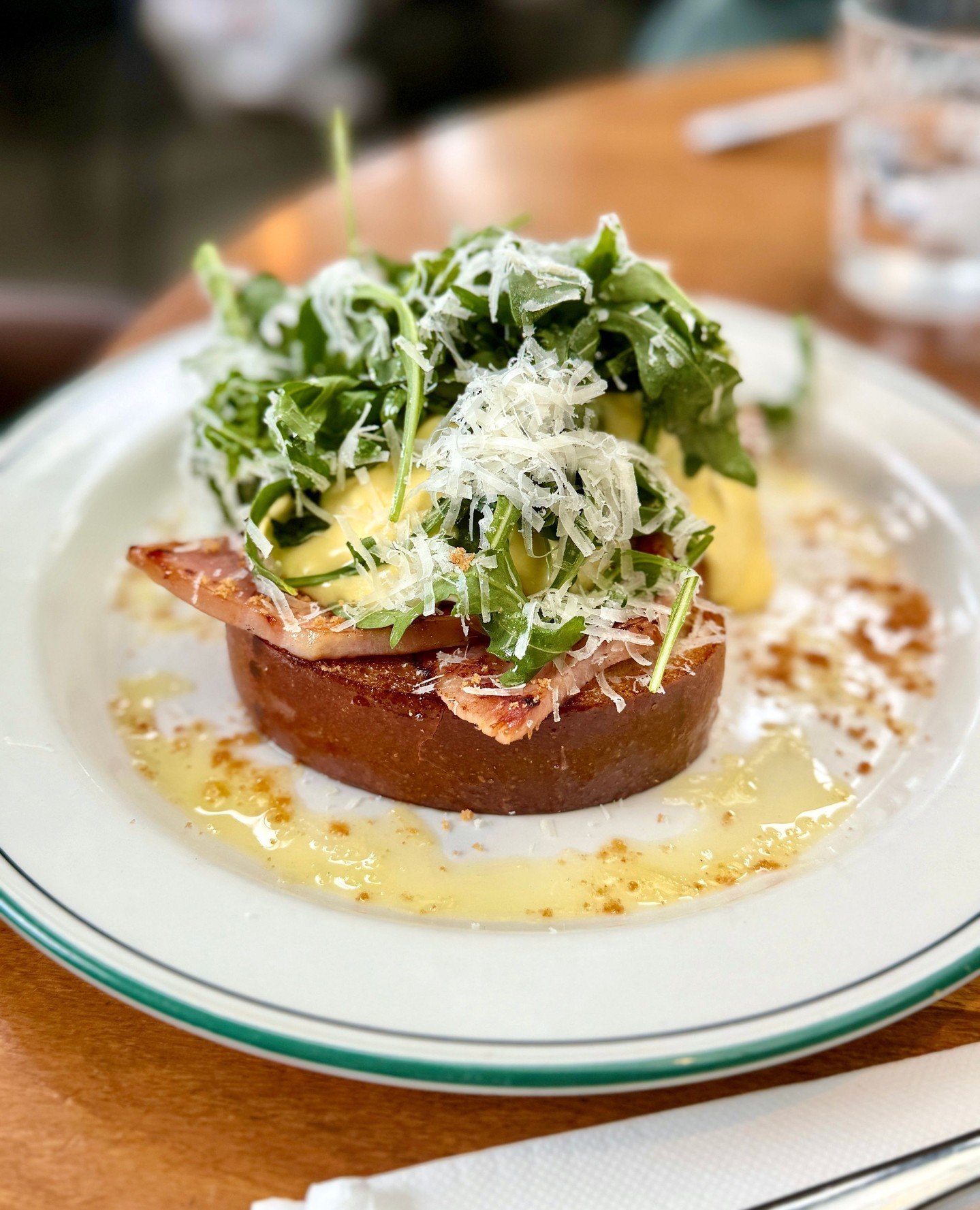 Missing your Brown Cow brunch? Don&rsquo;t stress, you can still grab your favourite Brown Cow Benny every day this week with your choice of smoked salmon or ham.⁠
⁠
Just a little heads-up in case you missed it: from 17 November to 5 December, we&rsq