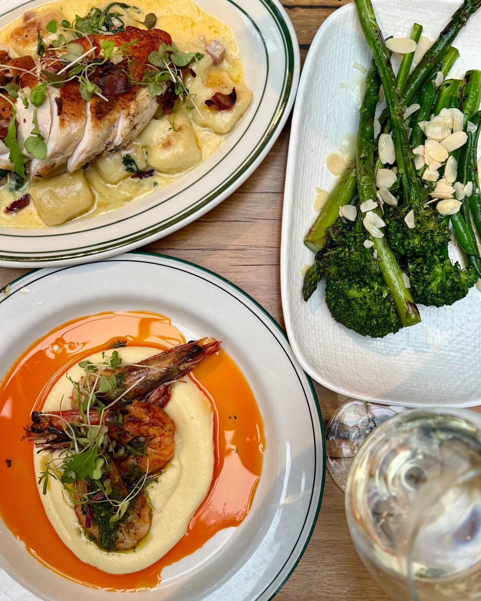 At Brown Cow, Friday nights are made for feasting! Settle in and choose your favourites from our or try a new dish or two.

Add some good drinks and great company and you&rsquo;ve got the start of a great weekend.