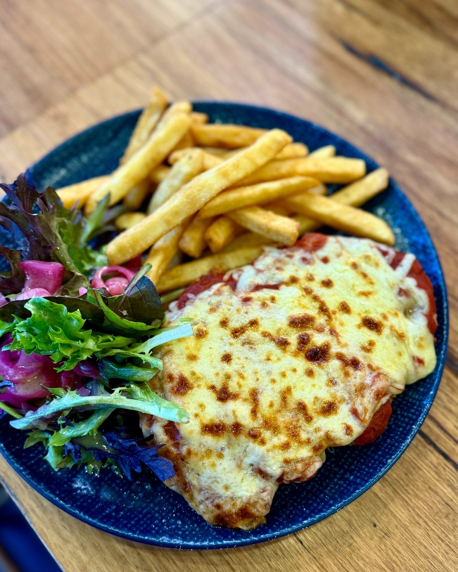 Parma night is calling!

Tuesdays at Brown Cow are all about golden, cheesy parmas for just $20, served with crispy chips and a fresh garden salad.

Swing by for Happy Hour first, then settle in for a proper pub-style parma with your mates!