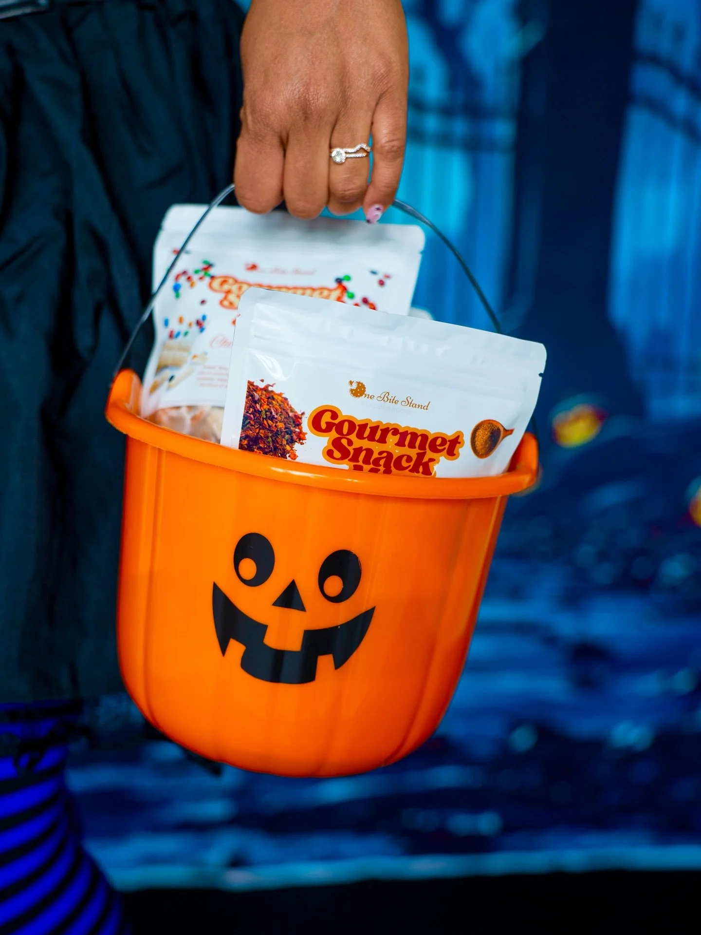 We are ready for trick or treat!!
This witch doesn&rsquo;t ride brooms, she prowls with snacks. 🧙🏽&zwj;♀️

When the cravings hit, you&rsquo;ll want a mix as wicked, daring, and irresistible as your Halloween look.

Sweet. Crunchy. Dangerously addic