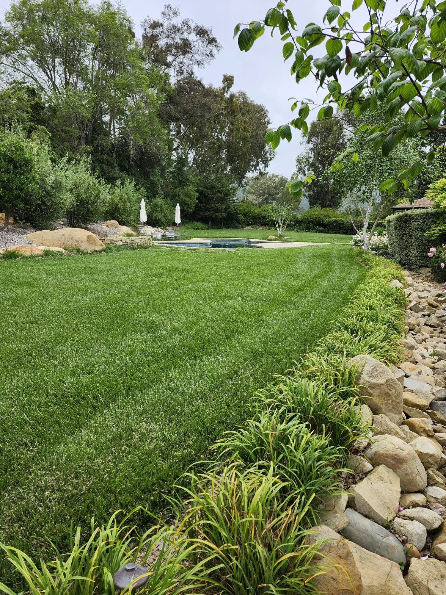 Oranssi carpenter using bench saw