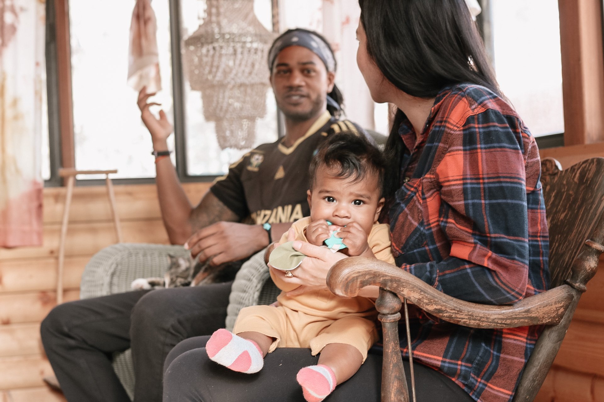 Hanna founder of naturalish life with her oldest daughter as a baby and her partner