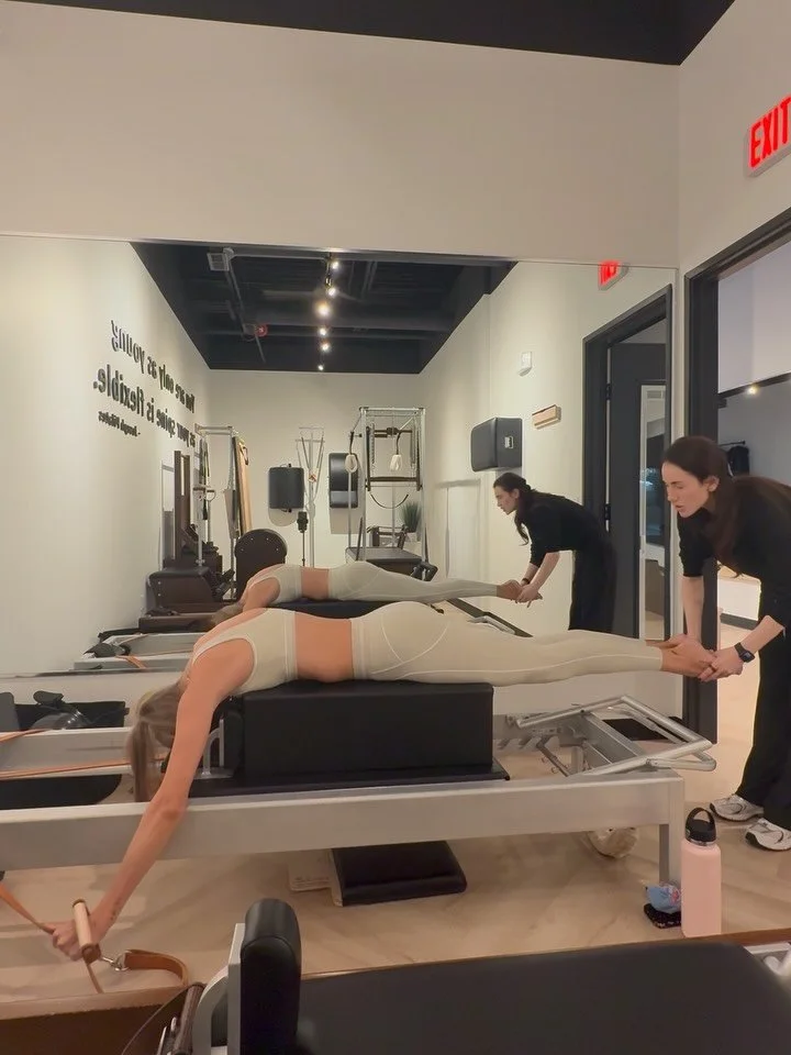 Early mornings at the studio ✨

6:30 AM with Erin working through Pulling Straps + T Press.

And somewhere between reps, the conversation naturally turned to Southwest&rsquo;s questionable choice to bring back pistachios as an in flight snack&hellip;