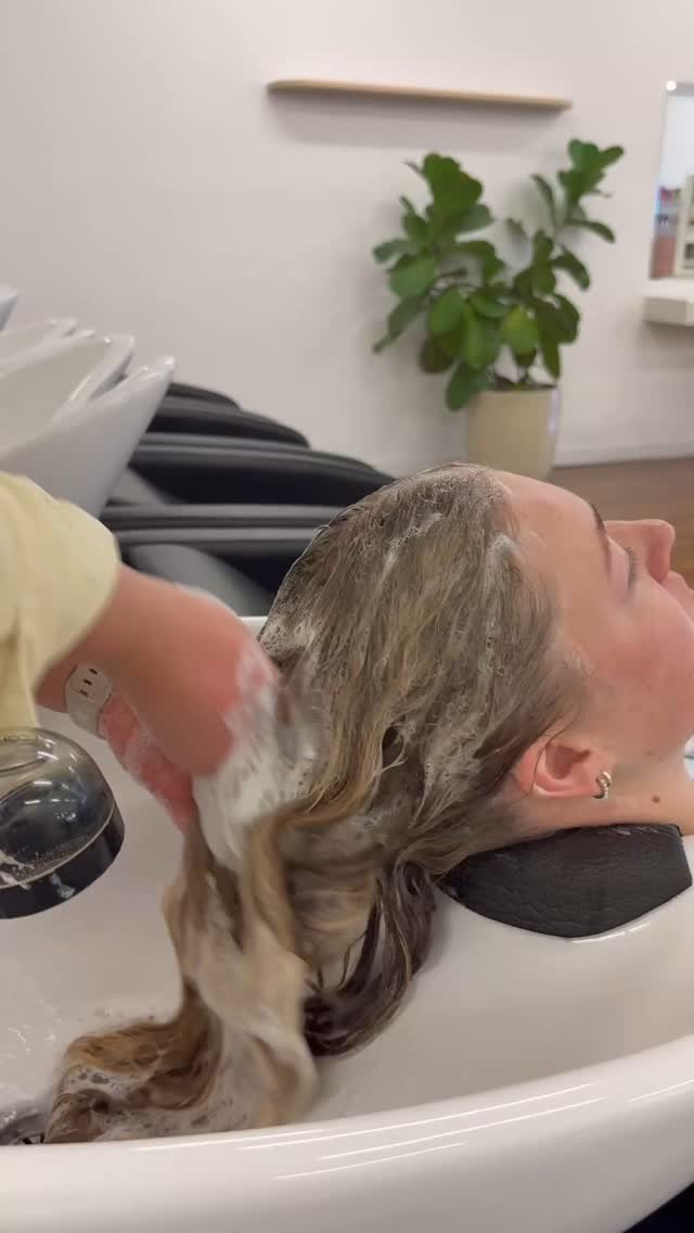 D E L U X E T R E A T M E N T
Winter is the perfect time to treat your hair to some extra love! The cold weather can leave hair feeling dry, dull, and brittle — but our customised treatments are designed to deeply nourish and repair, no matt