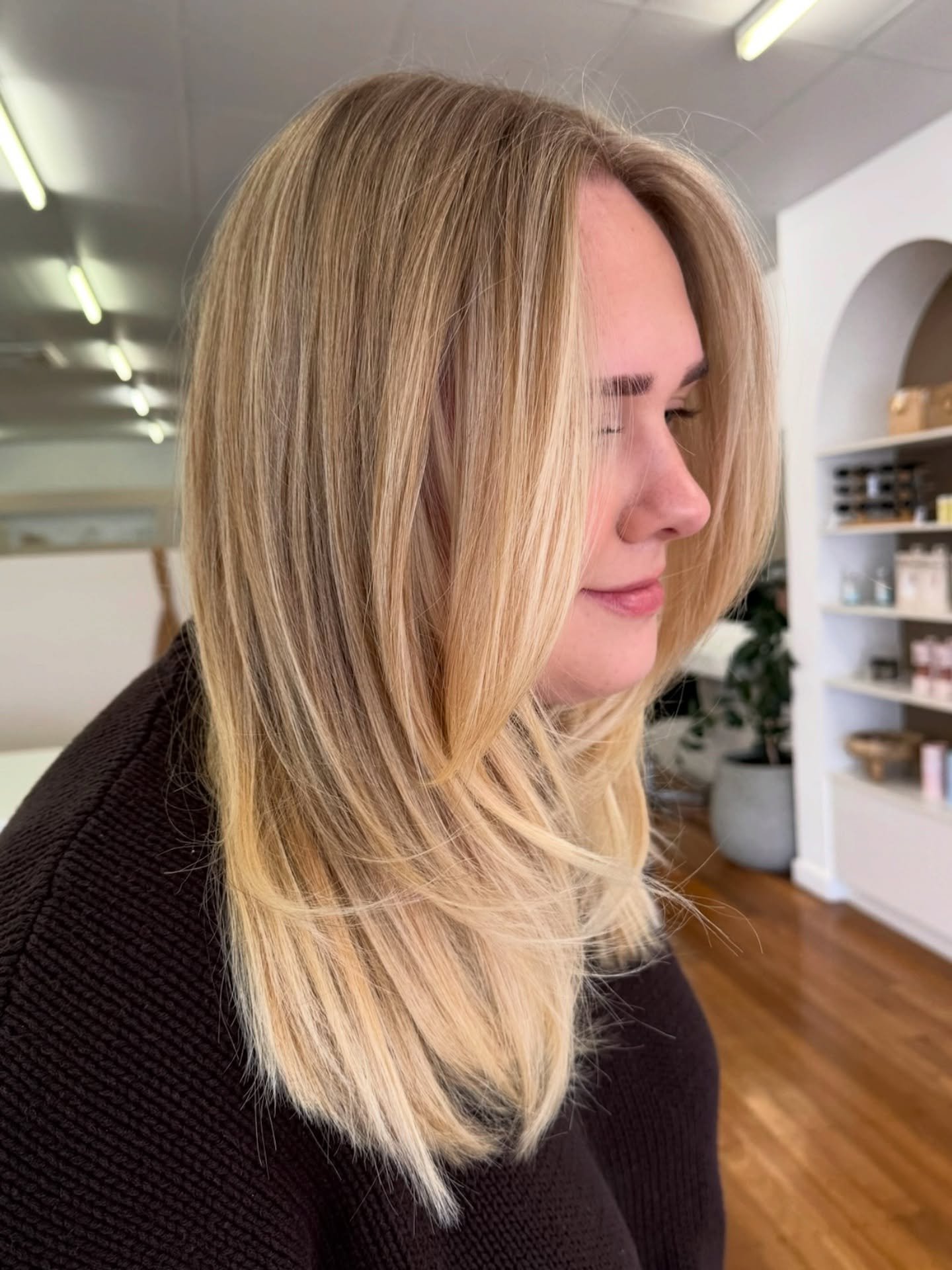 This blonde is made for slow mornings and golden hour light ๐