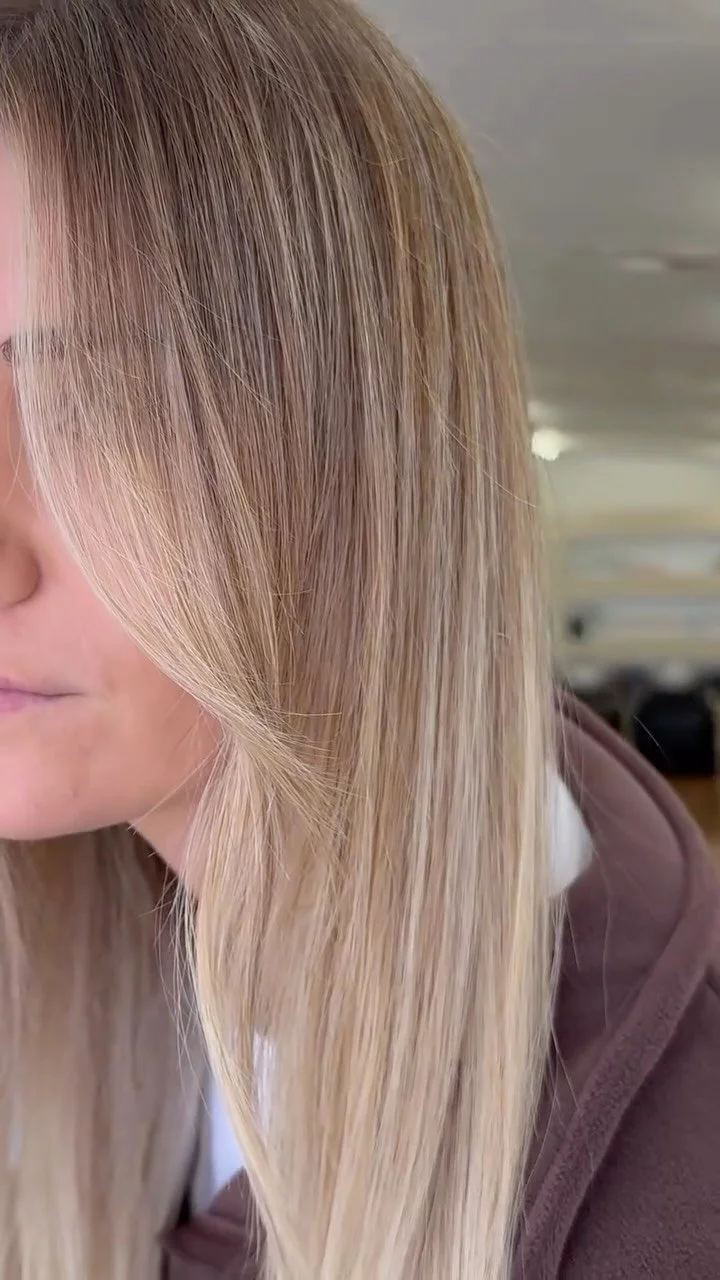 Freshen up for our girl @nicki.studiogracie π€π€π€
#redkenshadeseq #redkenobsessed #redken #doyoushadeseq #riverlandhairdresser #studiogracie #blended #livedin #creamyblonde #blonde