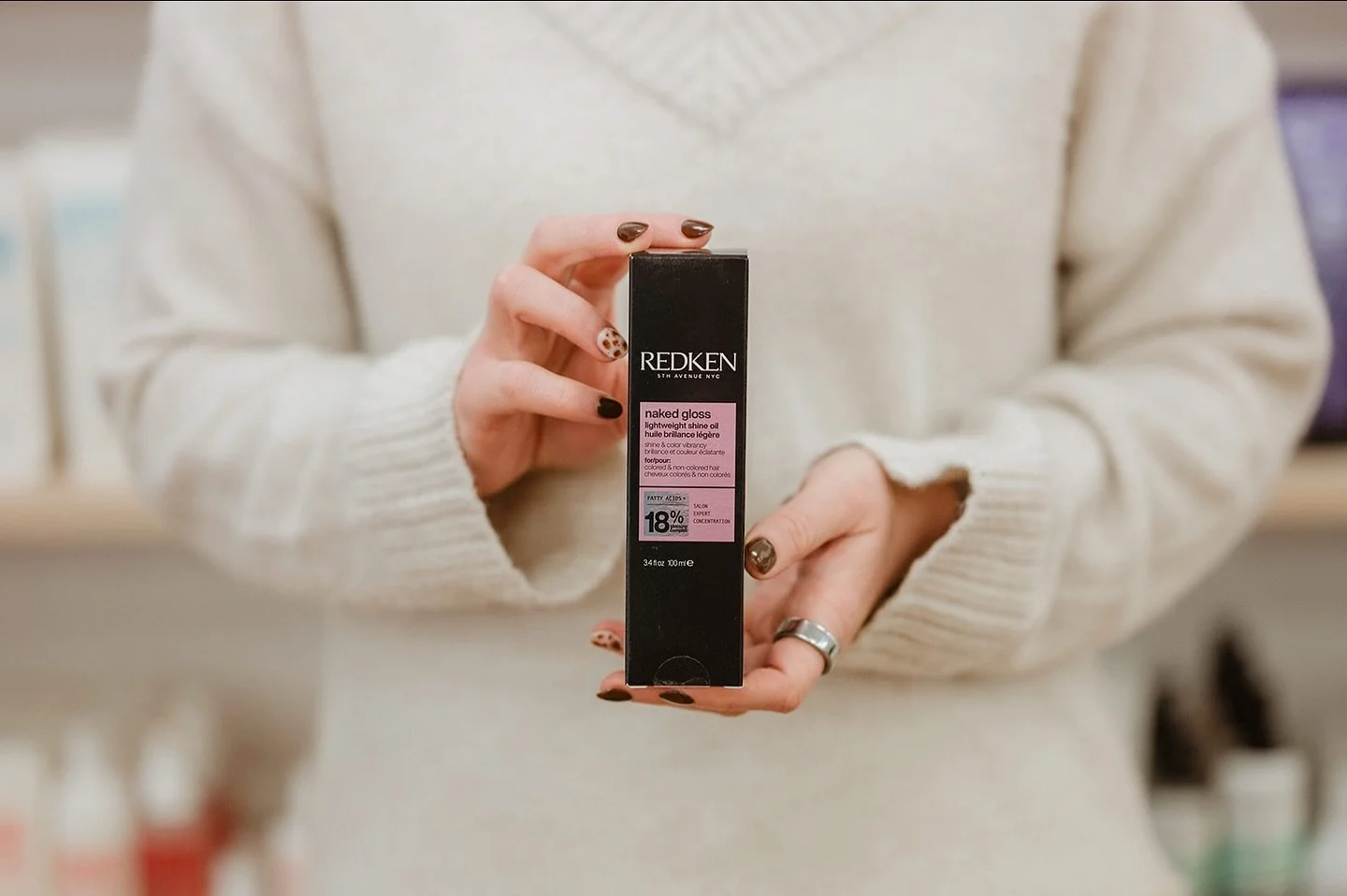 Redken Naked Gloss β¨
Adds mirror-like shine without feeling heavy
Keeps hair hydrated, soft & strong
Tames frizz for up to 3 days
Protects from heat styling
Helps your colour stay vibrant longer
Lightweight, vegan & clean
Available in store