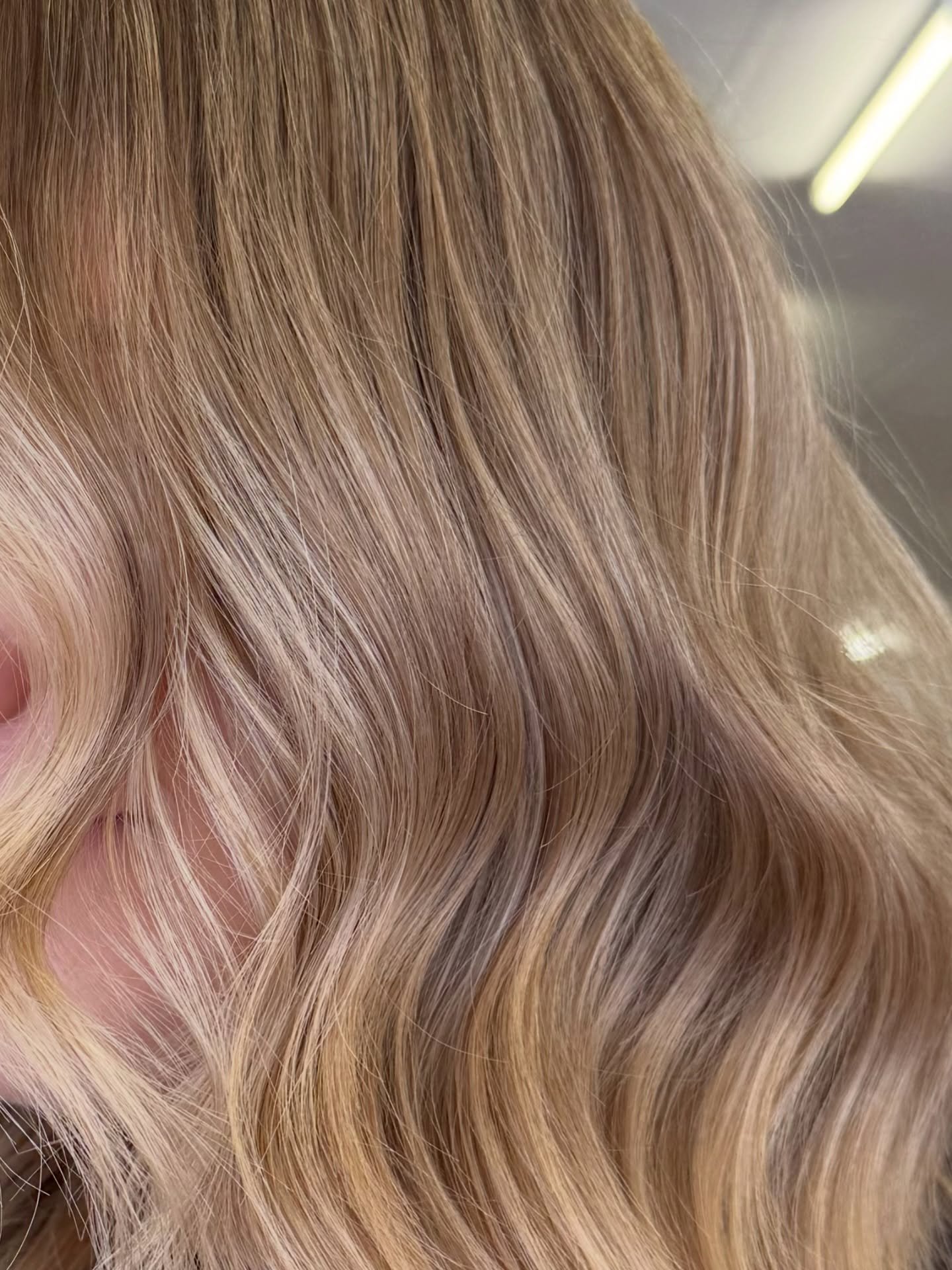 not everything has to be bright to feel fresh 🤍

a little depth in the right places can completely change the way your colour feels 🤎