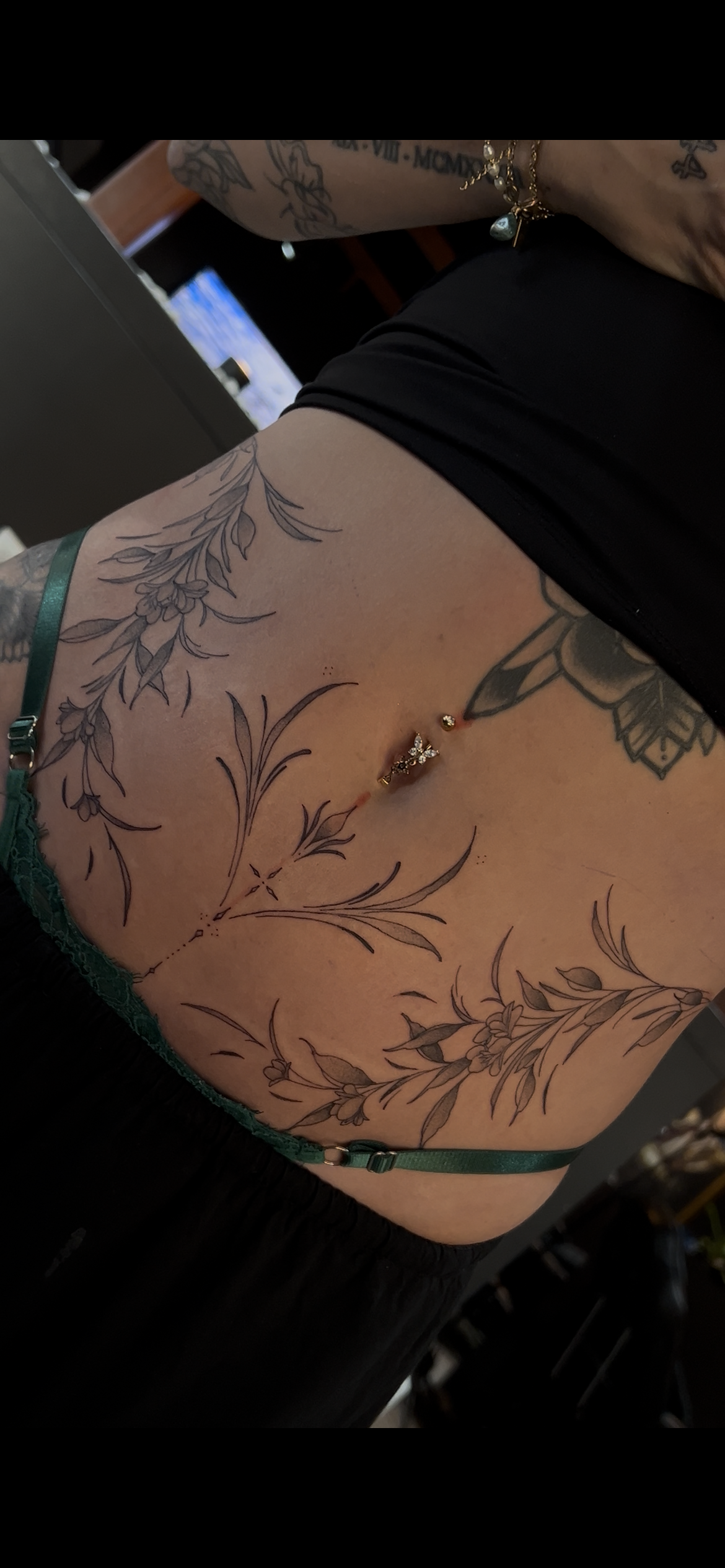 fine line floral belly .PNG