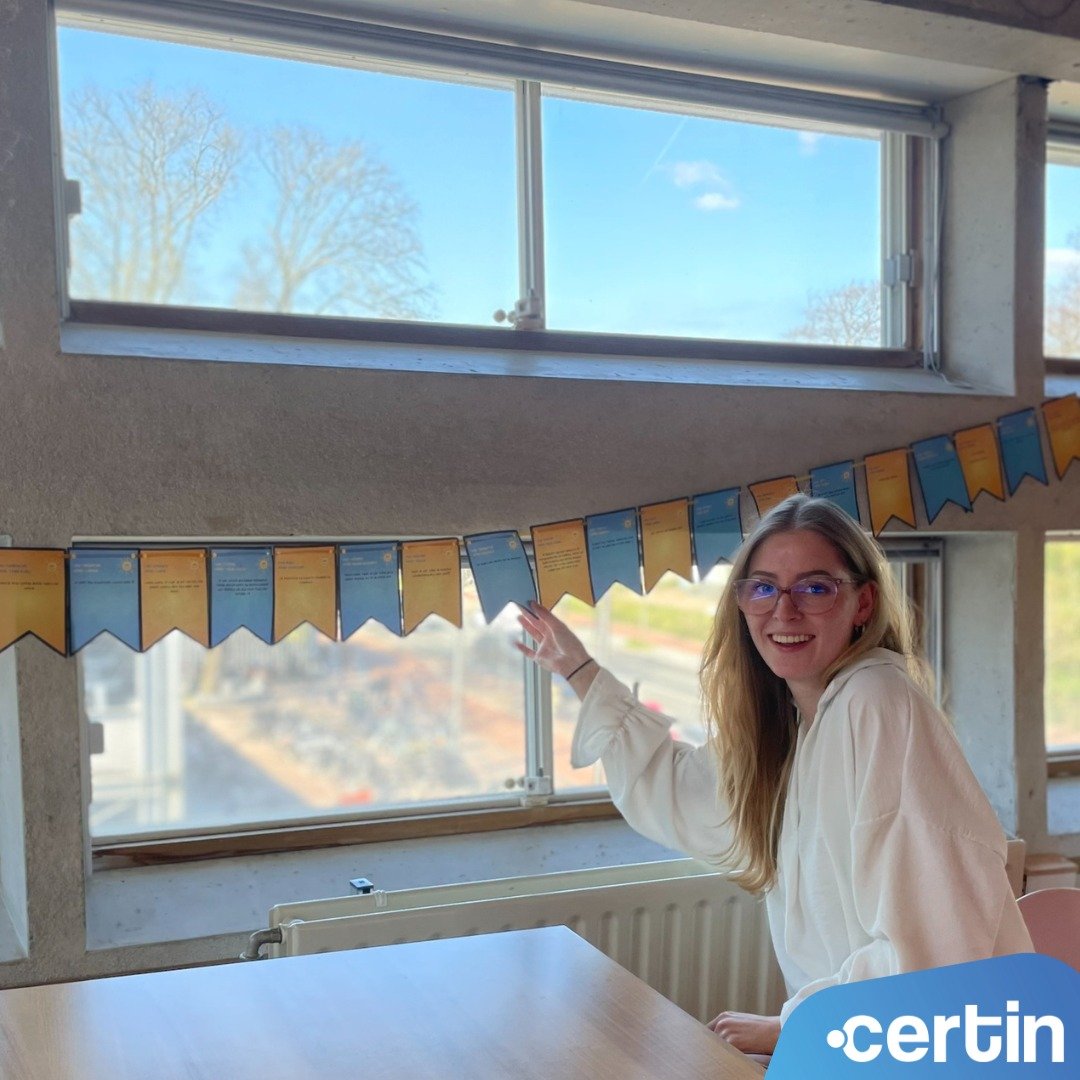 Wat een week! 🤩
Tijdens de Klantcontact Week hebben we zo genoten!
🎉 Elke dag snacks op de bar
💬 Complimenten-slinger vol lieve woorden
💡 Inspirerende masterclasses
🌟 En elke dag een collega in het zonnetje!

Kortom: fun, verbinding en v&eacute;