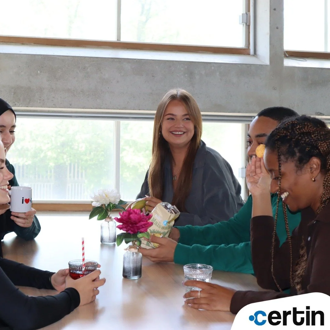 Ben jij opzoek naar een leuke baan op kantoor?

Kom werken bij Certin ! 🤩

Of je nu een baan zoekt met inhoud, toe bent aan een volgende stap of op zoek bent naar een flexibele baan die past bij je drukke leven: bij Certin ontwikkel je jezelf elke d