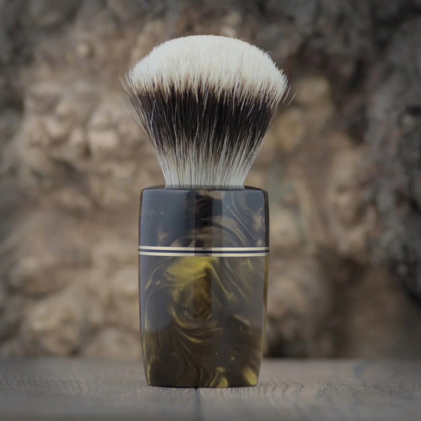 This Kronos shaving brush is going live today (10/12/26) at 7pm Irish time. Segmented resin handle with brass spacers. 26mm Gelously high density two band knot.

#madeinireland #handmade #traditionalshaving #shavingbrush #shavingculture #traditional 
