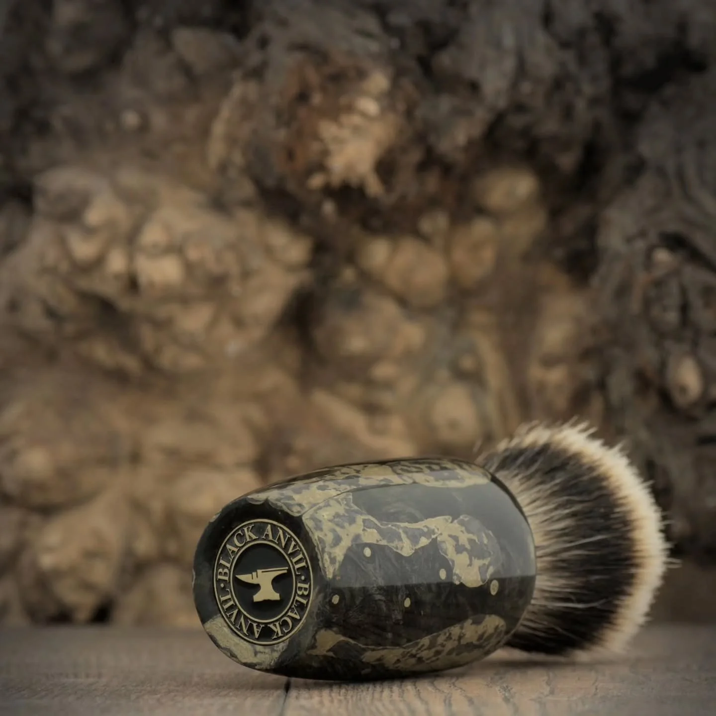 Two brushes just landed in my shop. Have a look at black-anvil.com

#shavingbrush #handmade #MadeInIreland