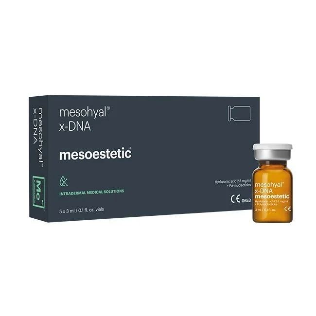 Boîte et flacon d'un produit médical nommé mesoestetic mesohyal-xDNA, contenant une solution intradermique avec acide hyaluronique 2,5 mg.
