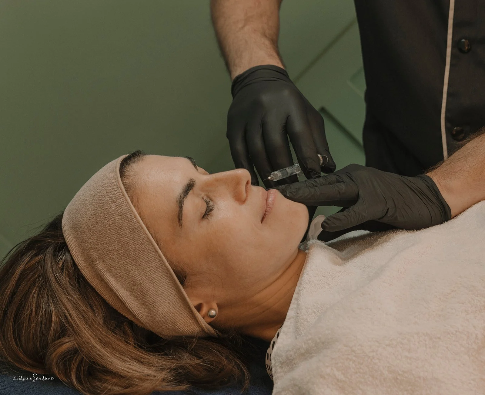 Injection réalisée par le médecin au cabinet Cascav'Elle