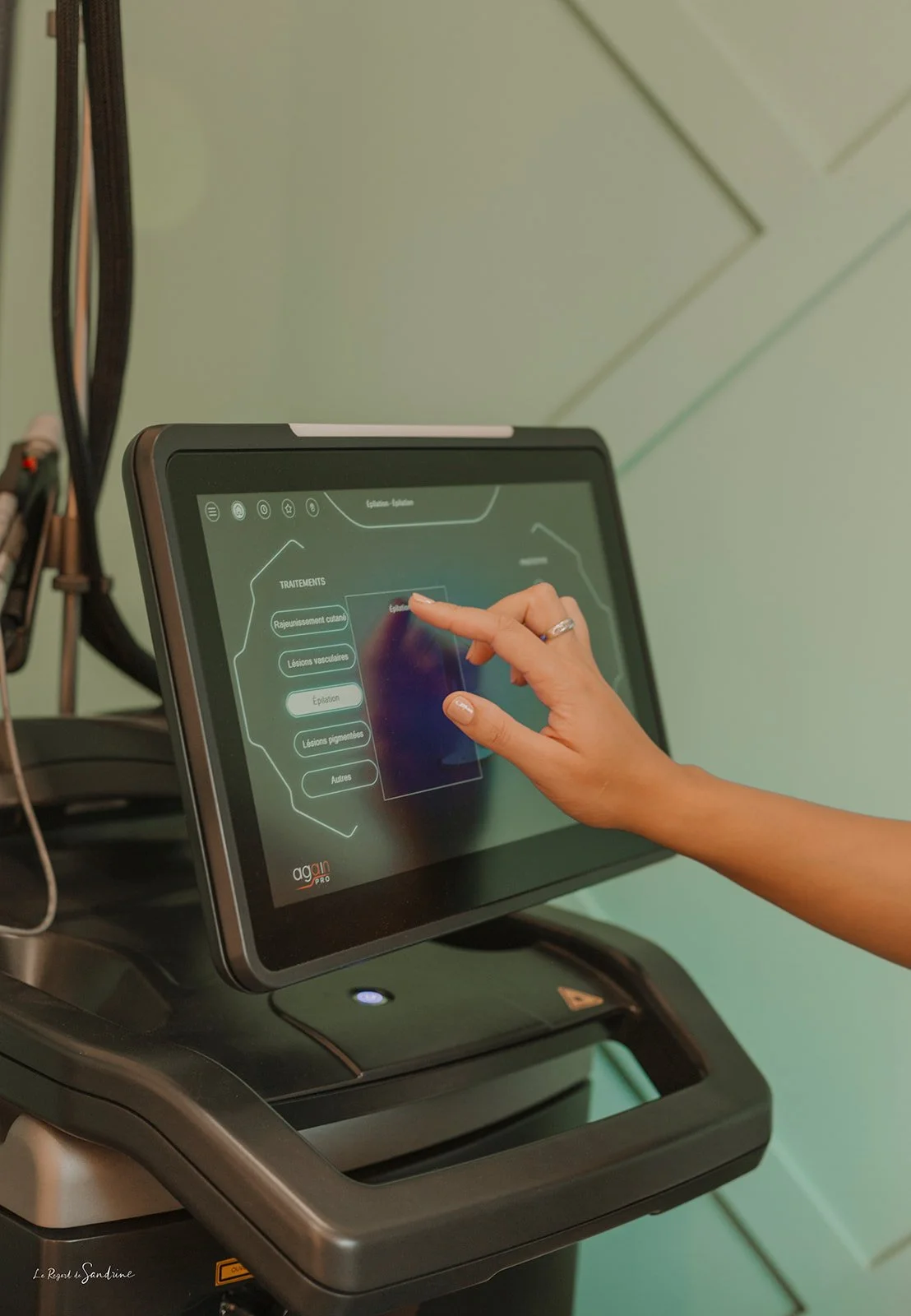 Écran d'un laser médical au cabinet Cascav'Elle