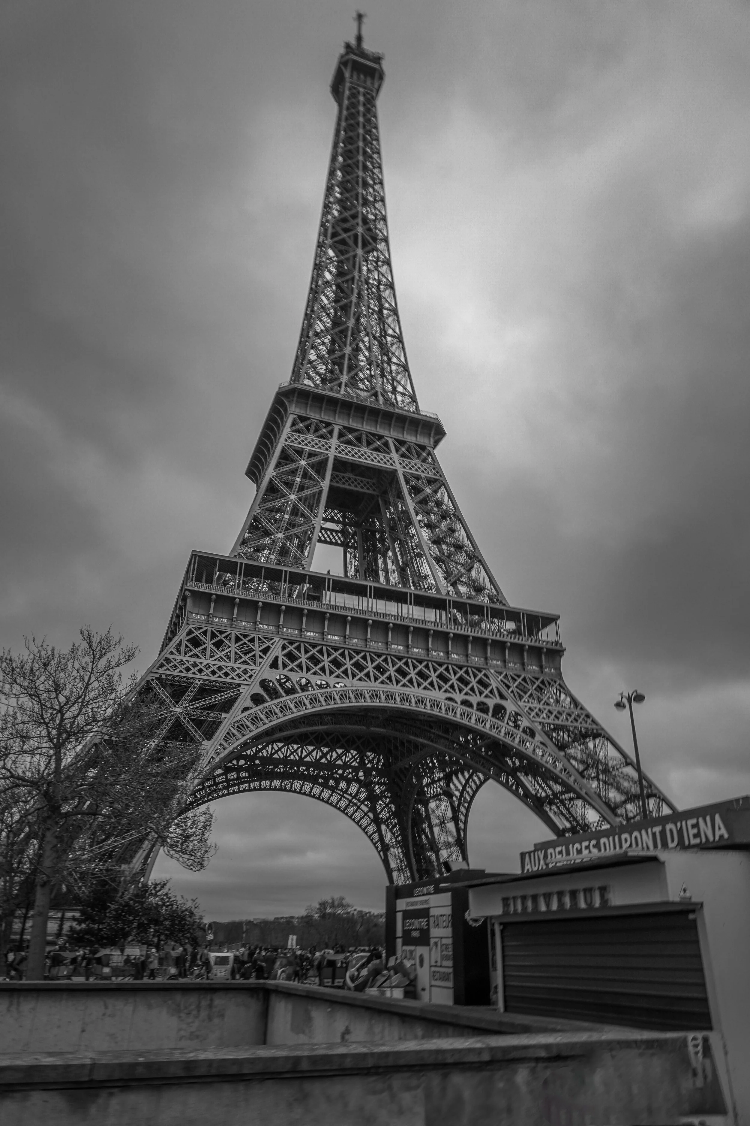 Effiel View B&W 15.jpg