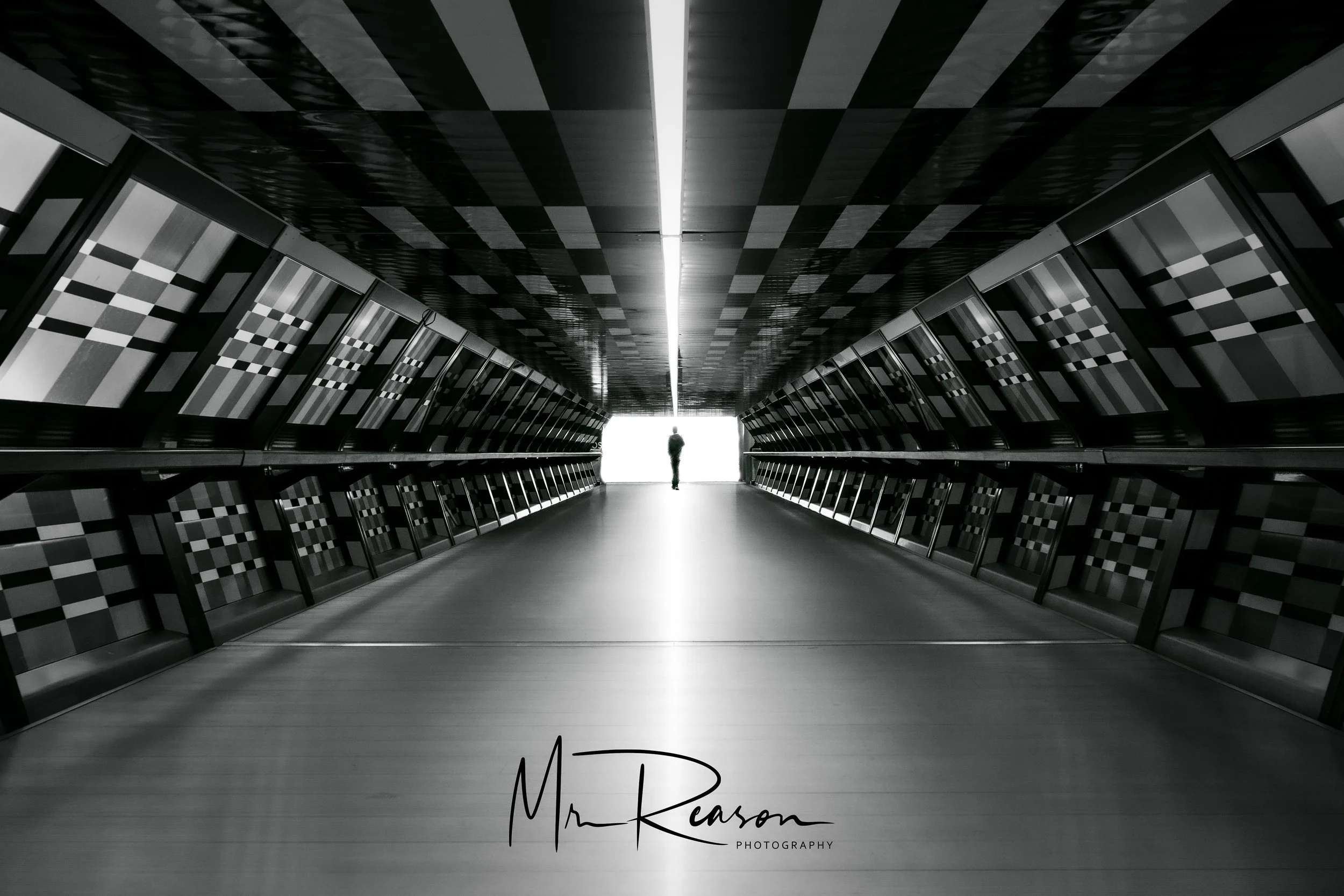 Walking into the Abysse