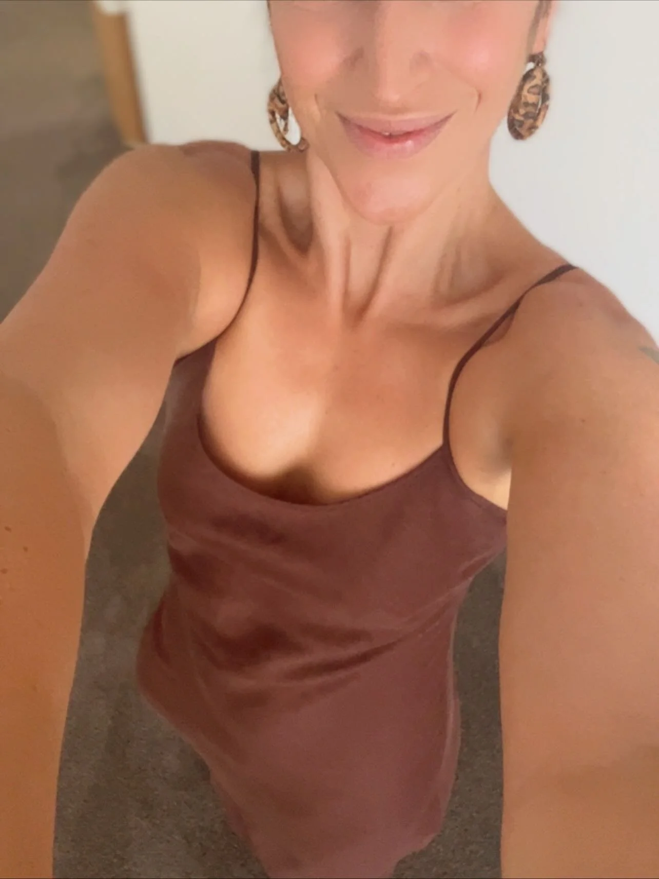 I am definitely a maxi dress girl 🤎
@venroy 

One of the best things lifting weights gives you in return is a more &ldquo;toned&rdquo; look&hellip; aka. Increased muscle mass and reduced body fat 💪

But do you know what else it does? 👇

✅ Improves