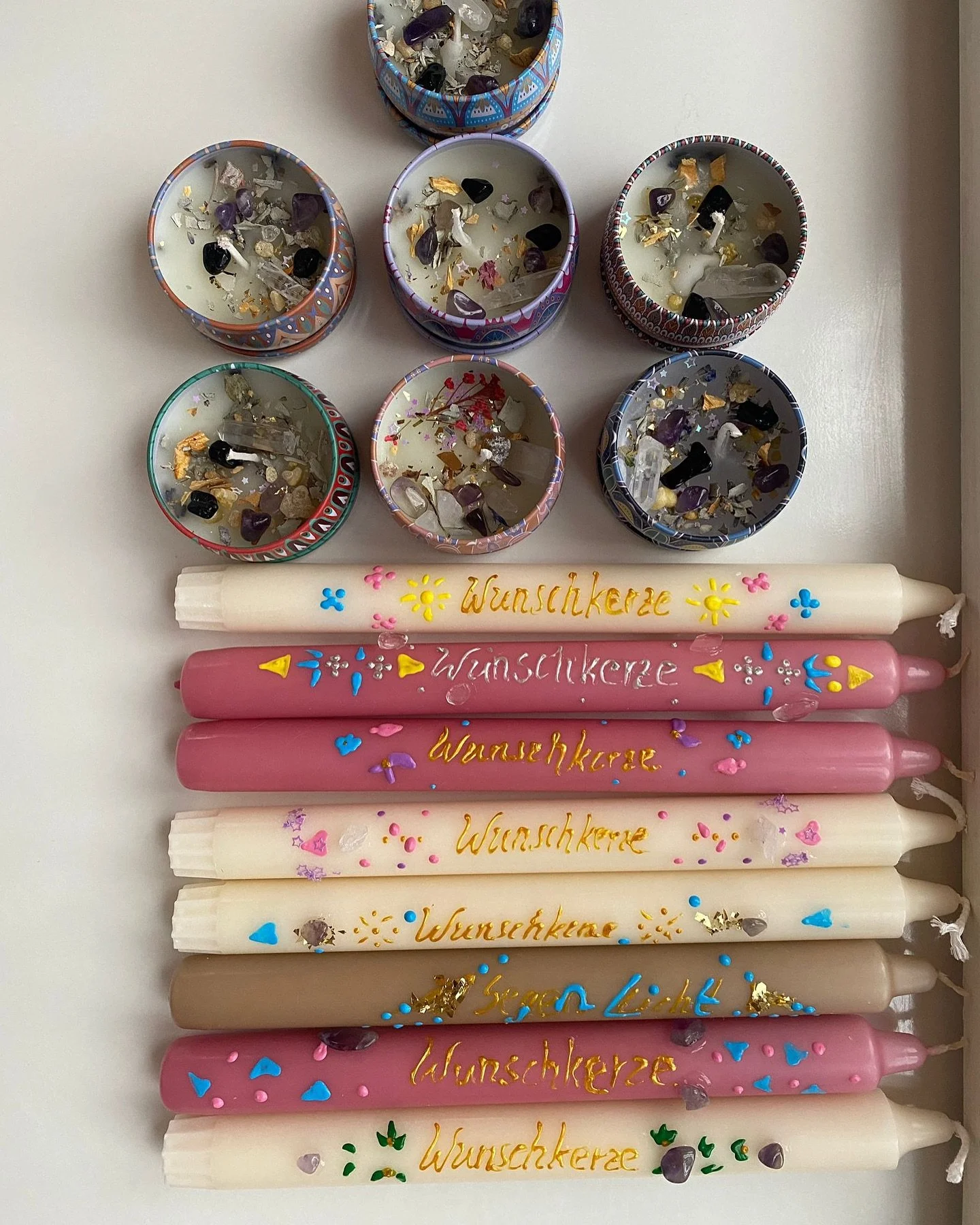 🎄🎁 Weihnachtsgeschenk-Sonderaktion 💫
&bdquo;Mandala Rauhnachtskerze &amp; Wunschkerze&ldquo; 🕯️

Dir fehlt noch die perfekte Geschenkidee? Oder m&ouml;chtest du dir selbst etwas Gutes tun? Dann habe ich etwas ganz Besonderes f&uuml;r dich:

🕯️ H