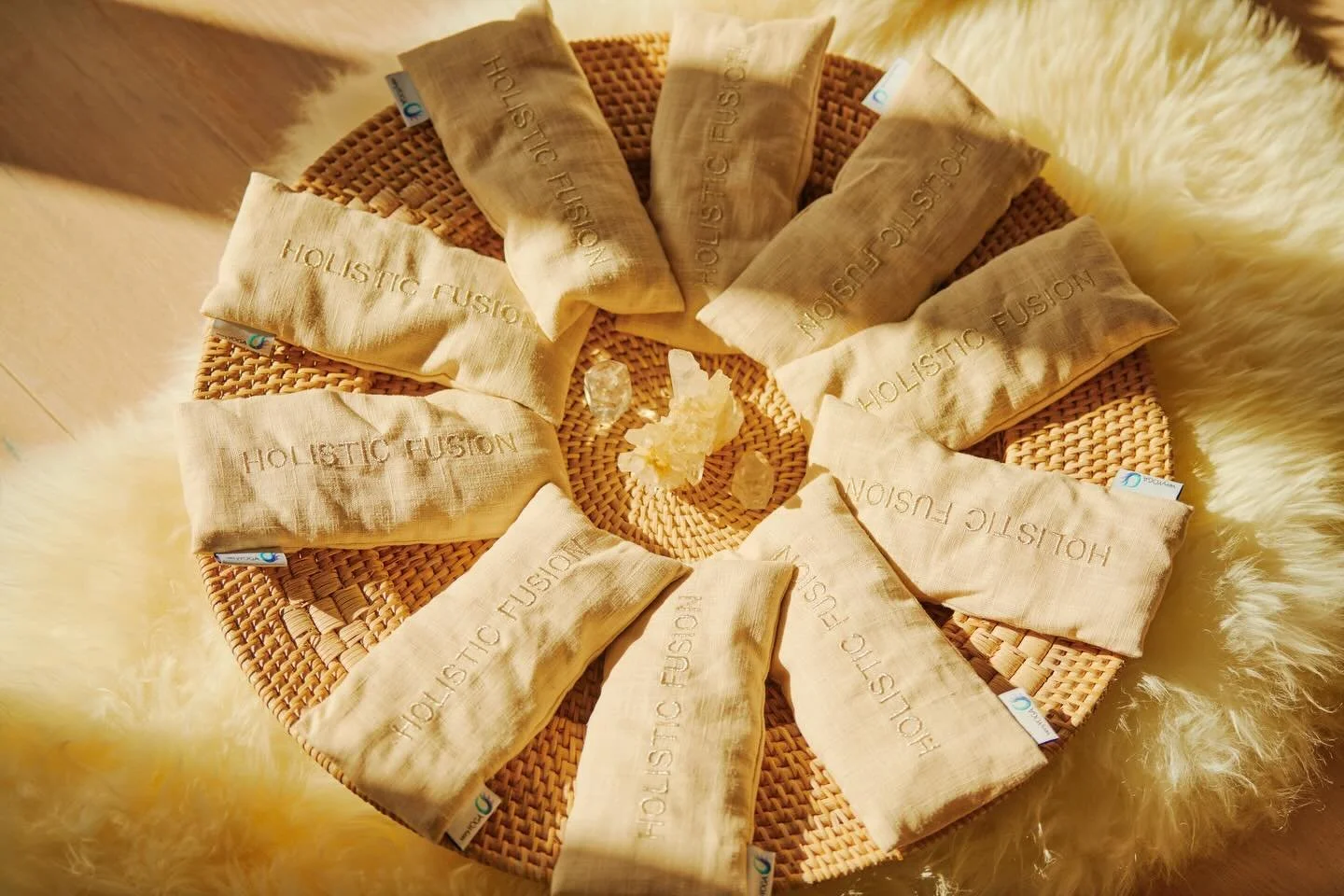 Close your eyes and just take the smell of lavender in 😍 

Das sind unsere wunderbaren Augenkissen von @veryyoga.de die zur maximalen Entspannung beitragen und dabei noch so sch&ouml;n sind!