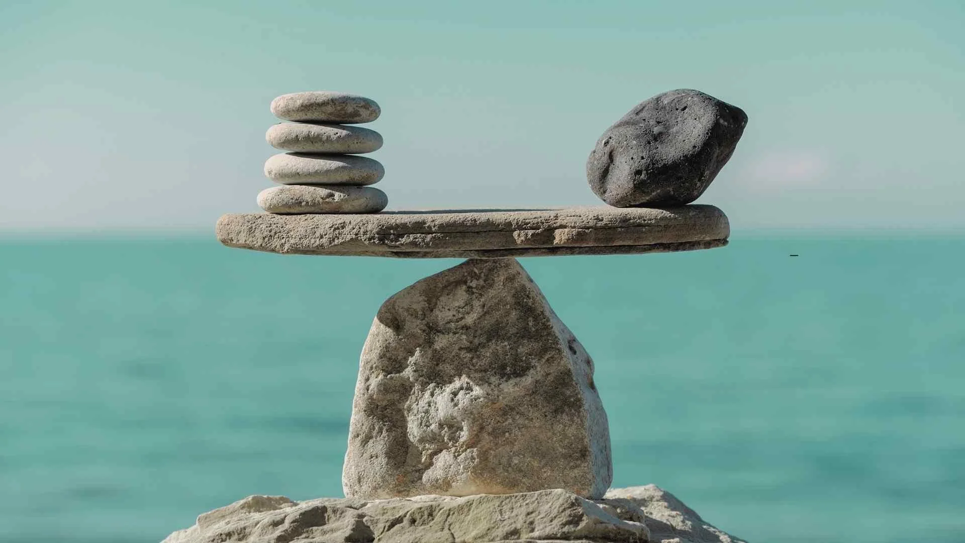 Grounded Power: Warum du deine Mitte nicht auf dem Meditationskissen findest – sondern mitten im Familienalltag.