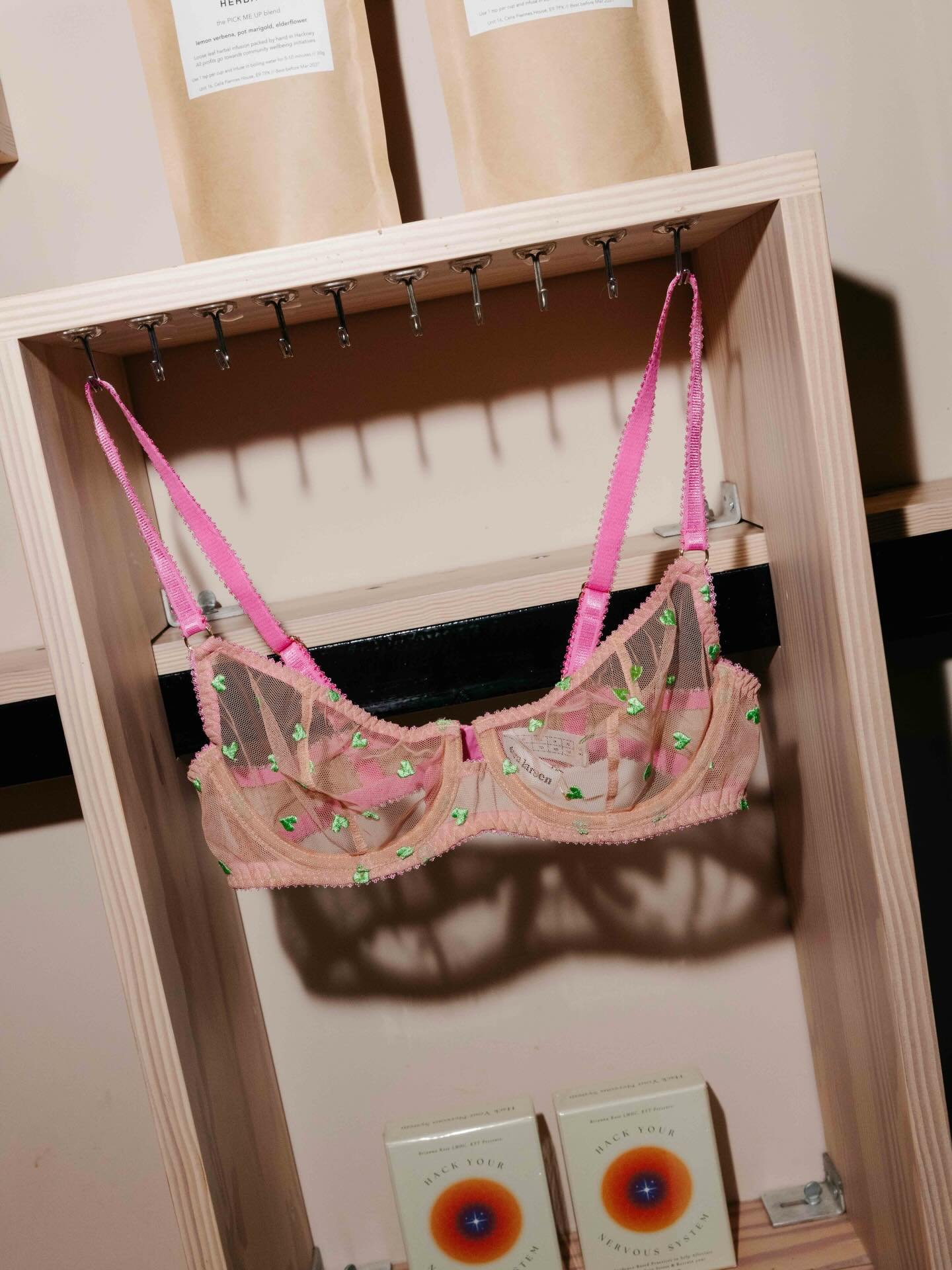 A gentle morning of renewal and discovery with Dora Larsen &bull; To mark the Spring Equinox, guests gathered for personal birth chart readings, complemented by a bespoke colour-led visualisation, aligning mood and intention with the brand&rsquo;s jo