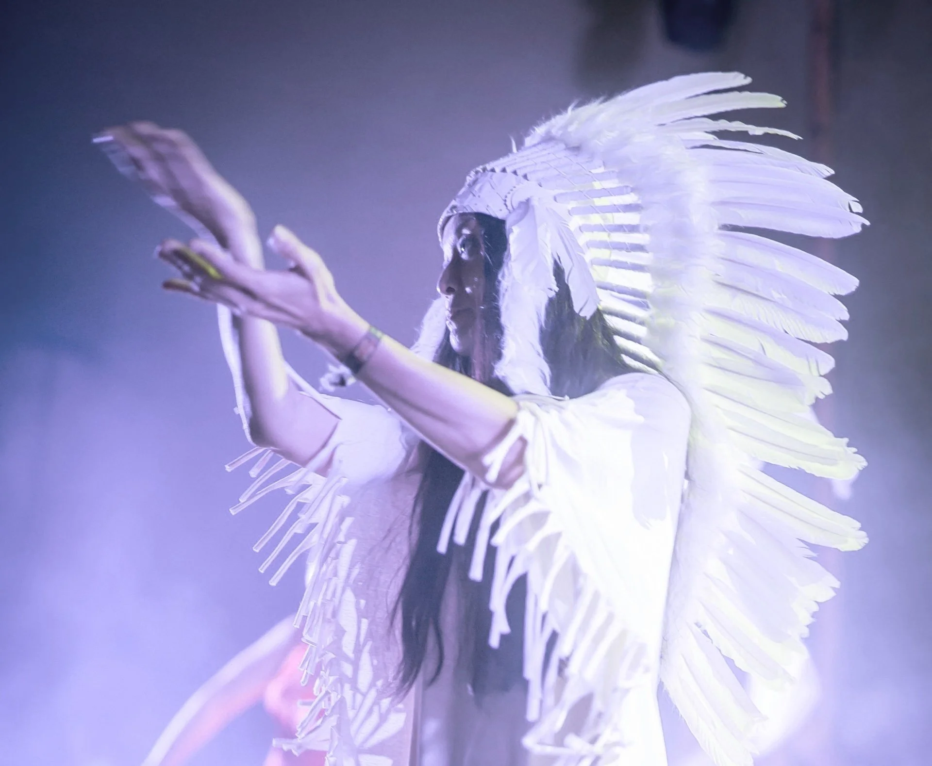 前身アーティストHideyo Blackmoonとしてフェスに出演するラルナのステージ写真