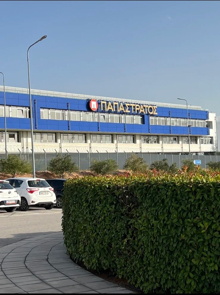 Χρωματισμοί + Ελαιοχρωματισμοί + Βάψιμο + Κατασκευαστικές εργασίες + Προσθήκες-μετατροπές + Ανακαινίσεις + Προσφορά έργου + Τροποποιήσεις + Επαγγελματικοί χώροι + Προσθήκες + Μετατροπές