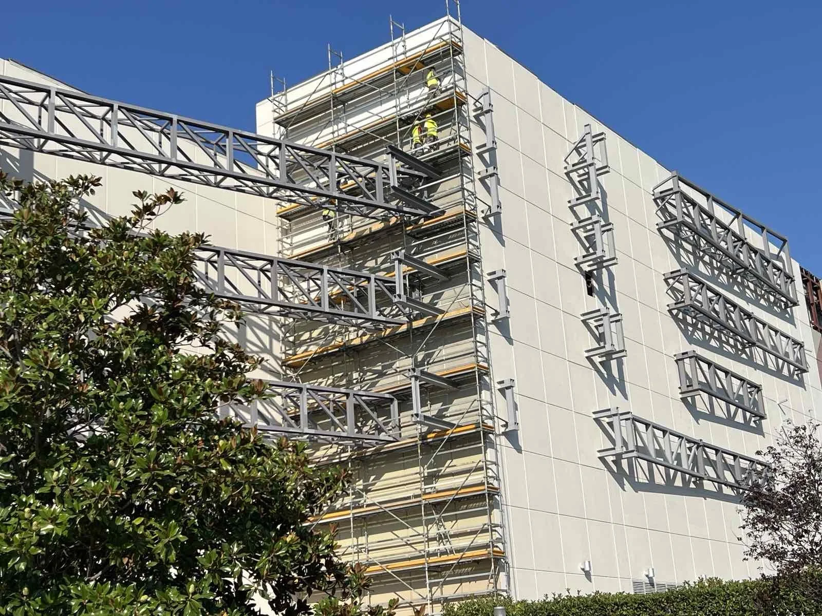 Χρωματισμοί + Ελαιοχρωματισμοί + Βάψιμο + Κατασκευαστικές εργασίες + Προσθήκες-μετατροπές + Ανακαινίσεις + Προσφορά έργου + Τροποποιήσεις + Επαγγελματικοί χώροι + Προσθήκες + Μετατροπές