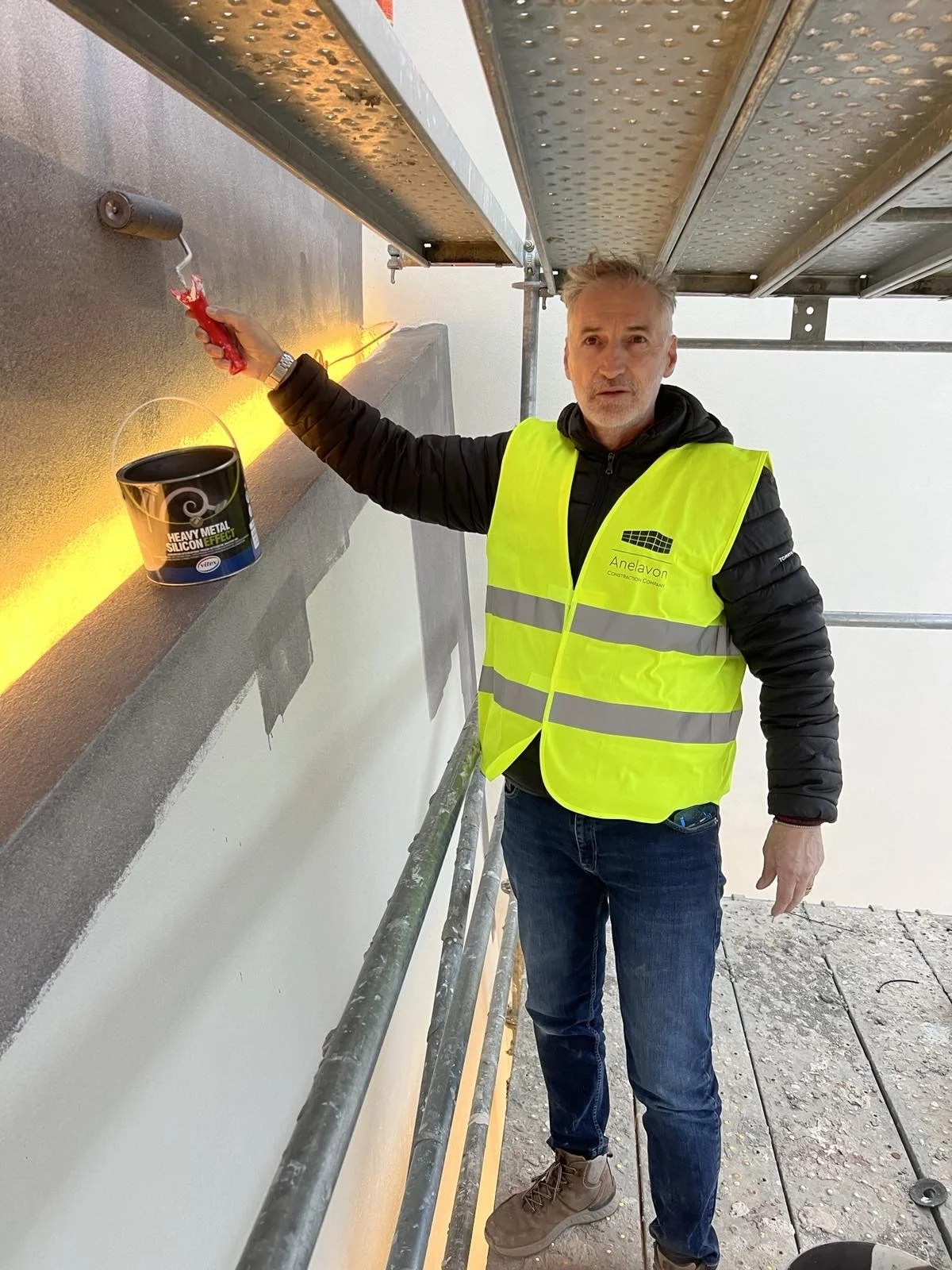 Χρωματισμοί + Ελαιοχρωματισμοί + Βάψιμο + Κατασκευαστικές εργασίες + Προσθήκες-μετατροπές + Ανακαινίσεις + Προσφορά έργου + Τροποποιήσεις + Επαγγελματικοί χώροι + Προσθήκες + Μετατροπές