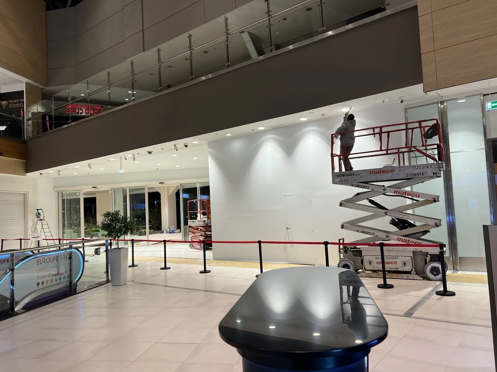 Χρωματισμοί + Ελαιοχρωματισμοί + Βάψιμο + Κατασκευαστικές εργασίες + Προσθήκες-μετατροπές + Ανακαινίσεις + Προσφορά έργου + Τροποποιήσεις + Επαγγελματικοί χώροι + Προσθήκες + Μετατροπές