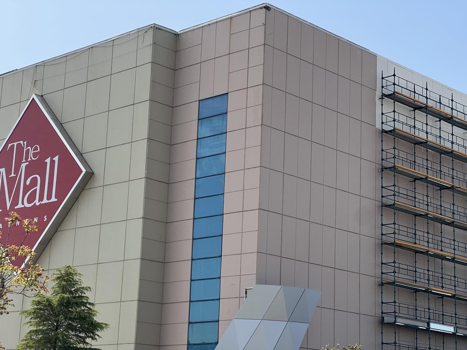 Χρωματισμοί + Ελαιοχρωματισμοί + Βάψιμο + Κατασκευαστικές εργασίες + Προσθήκες-μετατροπές + Ανακαινίσεις + Προσφορά έργου + Τροποποιήσεις + Επαγγελματικοί χώροι + Προσθήκες + Μετατροπές