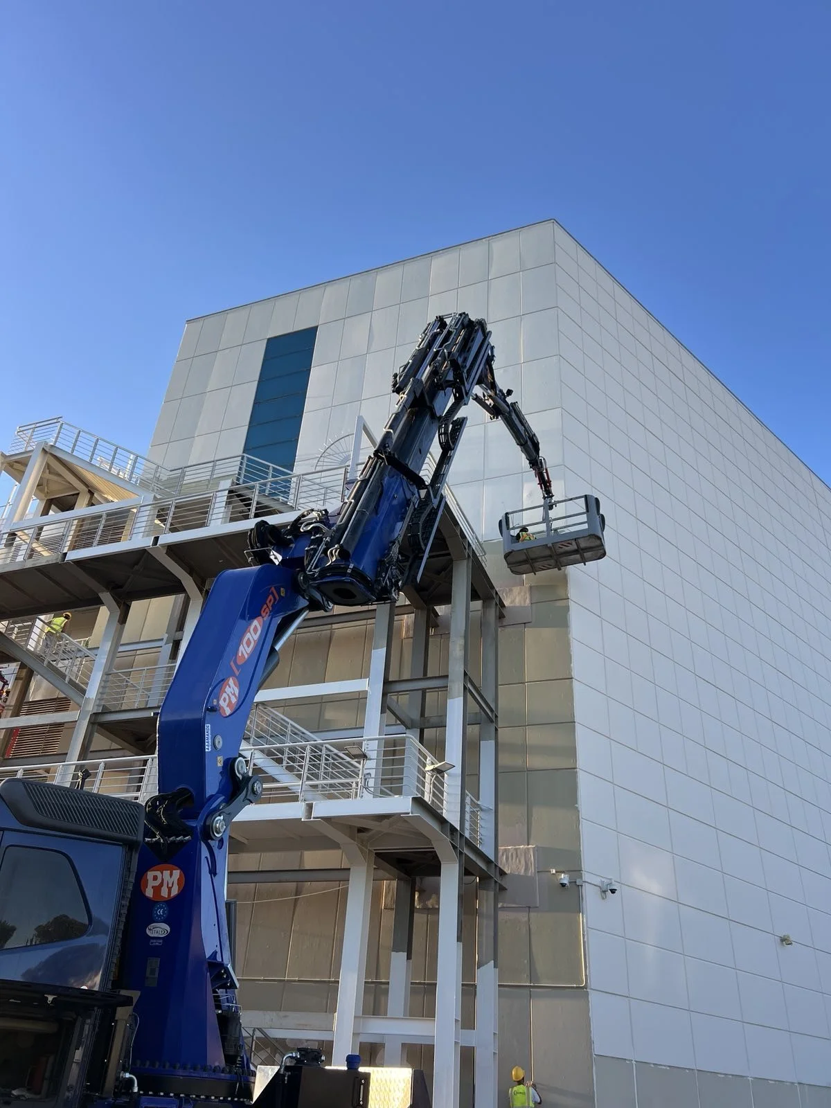 Χρωματισμοί + Ελαιοχρωματισμοί + Βάψιμο + Κατασκευαστικές εργασίες + Προσθήκες-μετατροπές + Ανακαινίσεις + Προσφορά έργου + Τροποποιήσεις + Επαγγελματικοί χώροι + Προσθήκες + Μετατροπές