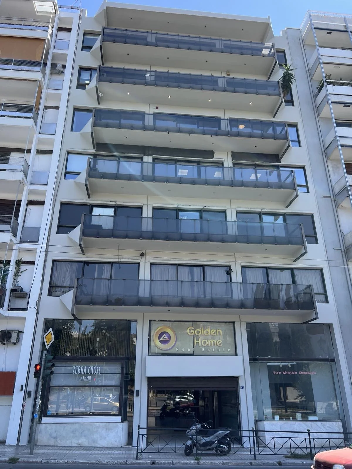 Χρωματισμοί + Ελαιοχρωματισμοί + Βάψιμο + Κατασκευαστικές εργασίες + Προσθήκες-μετατροπές + Ανακαινίσεις + Προσφορά έργου + Τροποποιήσεις + Επαγγελματικοί χώροι + Προσθήκες + Μετατροπές