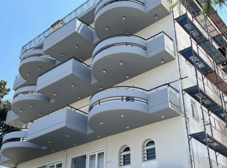 Χρωματισμοί + Ελαιοχρωματισμοί + Βάψιμο + Κατασκευαστικές εργασίες + Προσθήκες-μετατροπές + Ανακαινίσεις + Προσφορά έργου + Τροποποιήσεις + Επαγγελματικοί χώροι + Προσθήκες + Μετατροπές