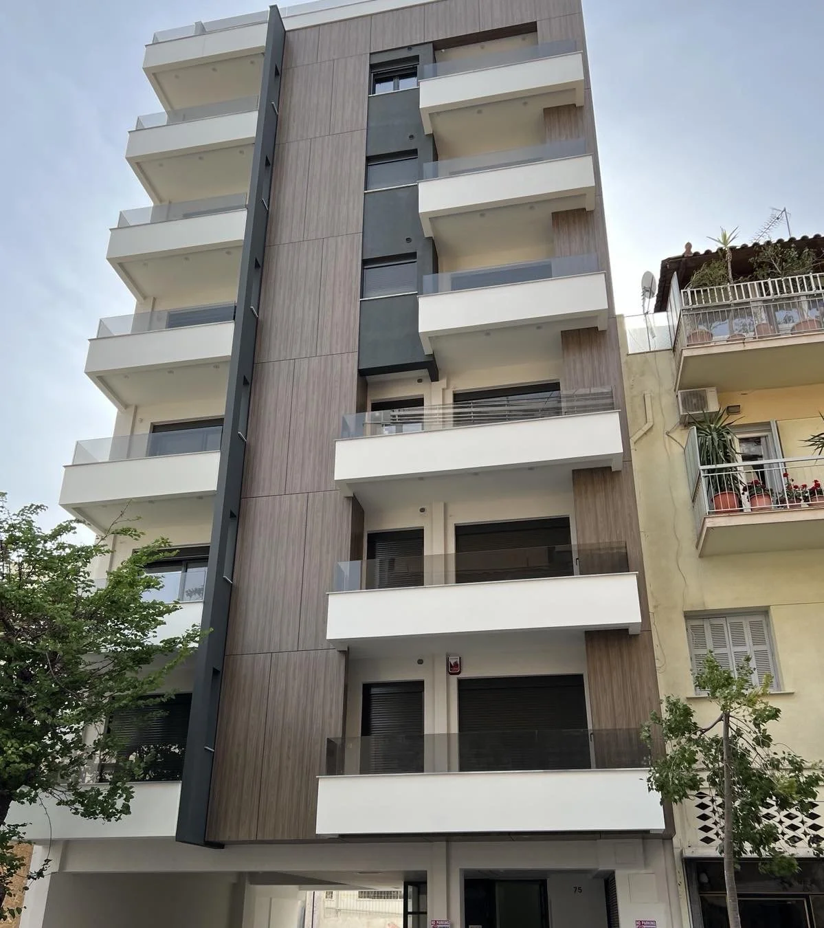 Χρωματισμοί + Ελαιοχρωματισμοί + Βάψιμο + Κατασκευαστικές εργασίες + Προσθήκες-μετατροπές + Ανακαινίσεις + Προσφορά έργου + Τροποποιήσεις + Επαγγελματικοί χώροι + Προσθήκες + Μετατροπές