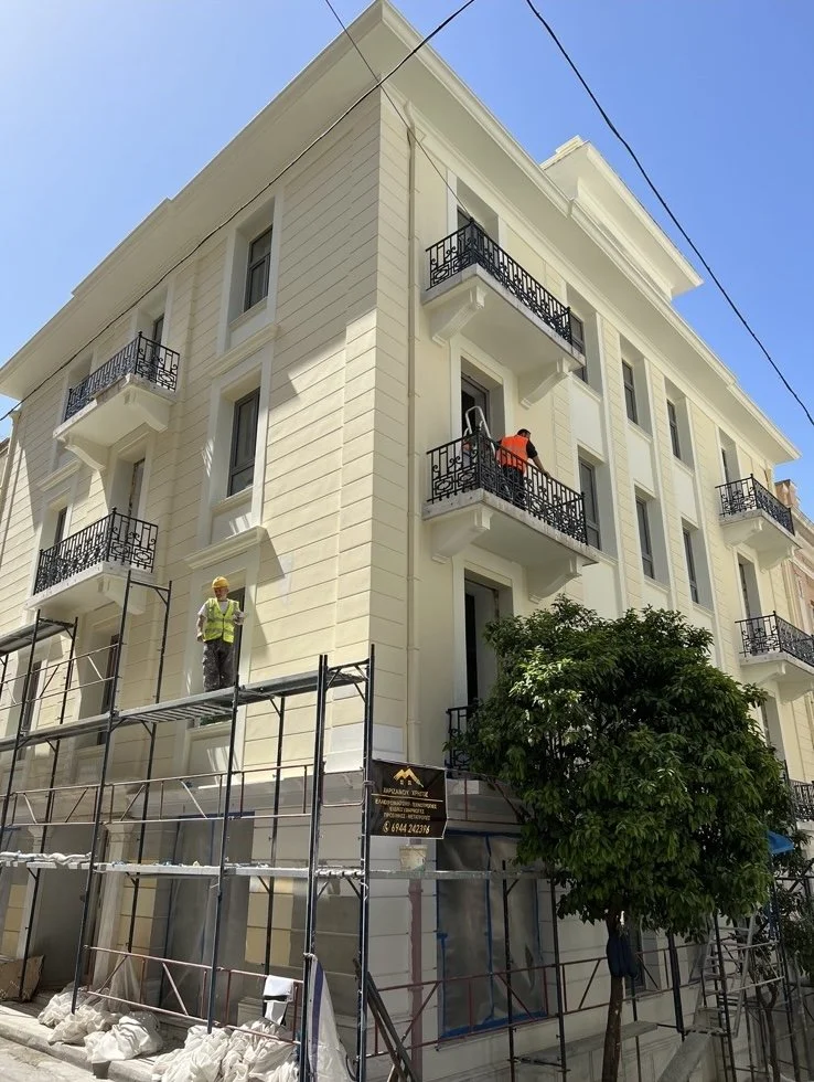 Χρωματισμοί + Ελαιοχρωματισμοί + Βάψιμο + Κατασκευαστικές εργασίες + Προσθήκες-μετατροπές + Ανακαινίσεις + Προσφορά έργου + Τροποποιήσεις + Επαγγελματικοί χώροι + Προσθήκες + Μετατροπές