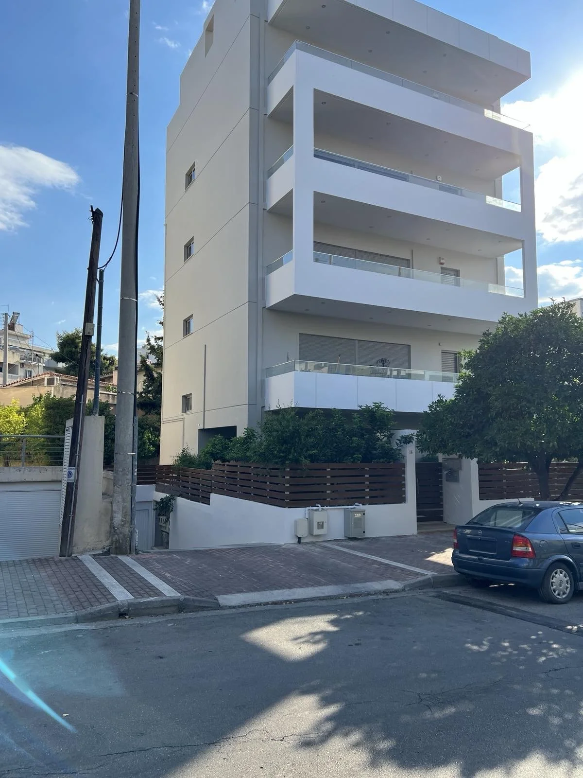 Χρωματισμοί + Ελαιοχρωματισμοί + Βάψιμο + Κατασκευαστικές εργασίες + Προσθήκες-μετατροπές + Ανακαινίσεις + Προσφορά έργου + Τροποποιήσεις + Επαγγελματικοί χώροι + Προσθήκες + Μετατροπές