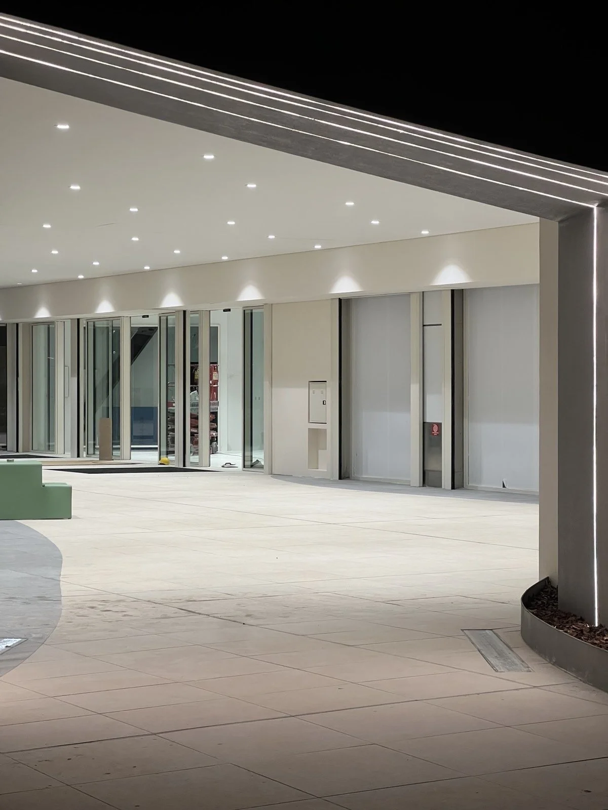 Χρωματισμοί + Ελαιοχρωματισμοί + Βάψιμο + Κατασκευαστικές εργασίες + Προσθήκες-μετατροπές + Ανακαινίσεις + Προσφορά έργου + Τροποποιήσεις + Επαγγελματικοί χώροι + Προσθήκες + Μετατροπές