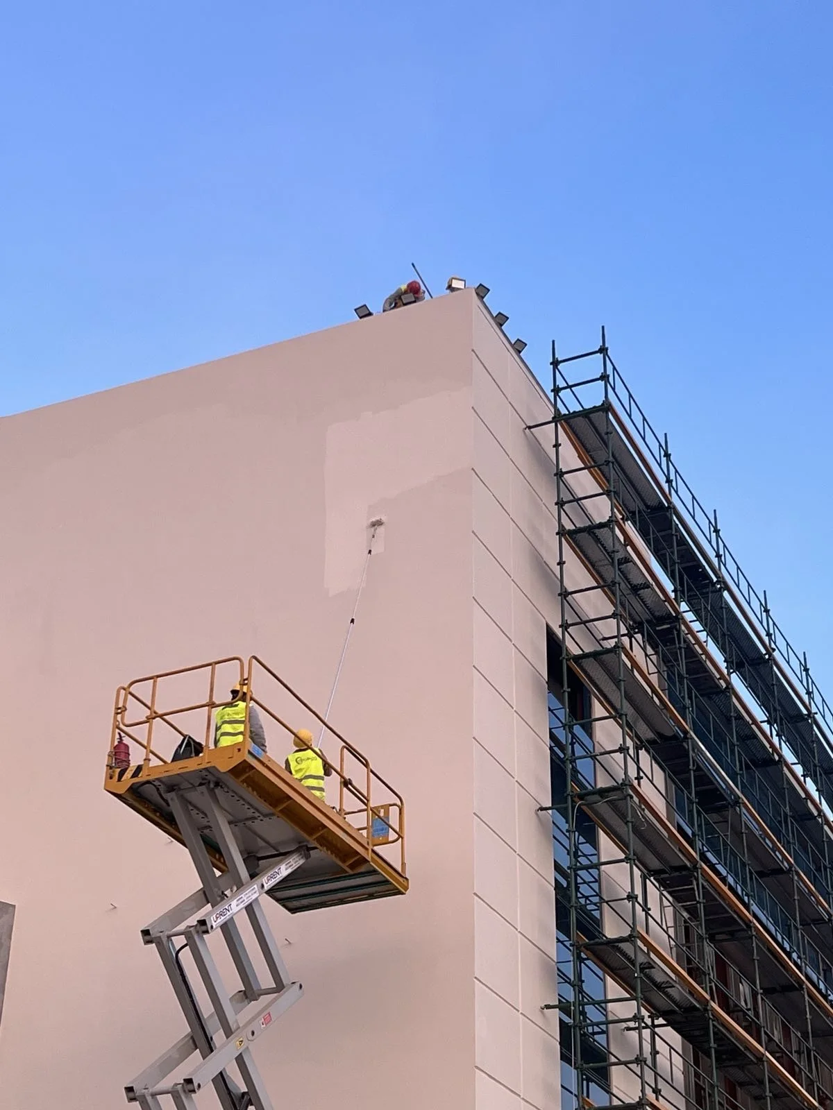 Χρωματισμοί + Ελαιοχρωματισμοί + Βάψιμο + Κατασκευαστικές εργασίες + Προσθήκες-μετατροπές + Ανακαινίσεις + Προσφορά έργου + Τροποποιήσεις + Επαγγελματικοί χώροι + Προσθήκες + Μετατροπές