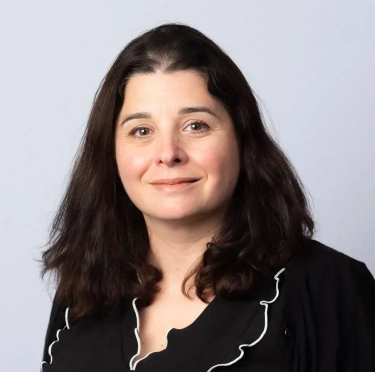 Helen Moulinos headshot