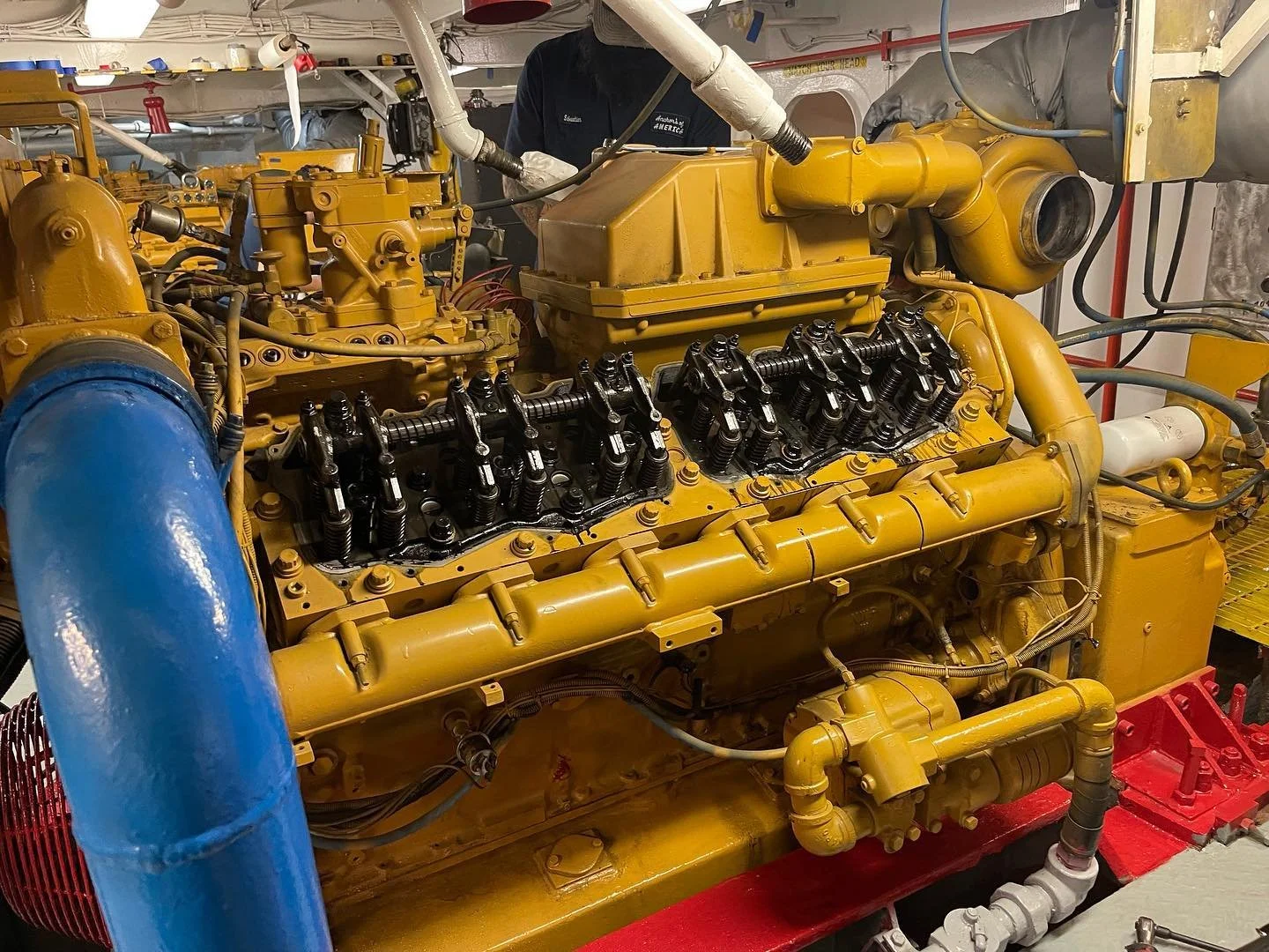 Day one top end overhaul 3 techs full tear down, block prep, turbo swap, injection pump swap, and heads on in 6hrs… like a breezeeee. @caterpillarwrenching @catmarineglobal @caterpillarinc @bearded_panda12 @jvhalak #marinedieselengines #caterp