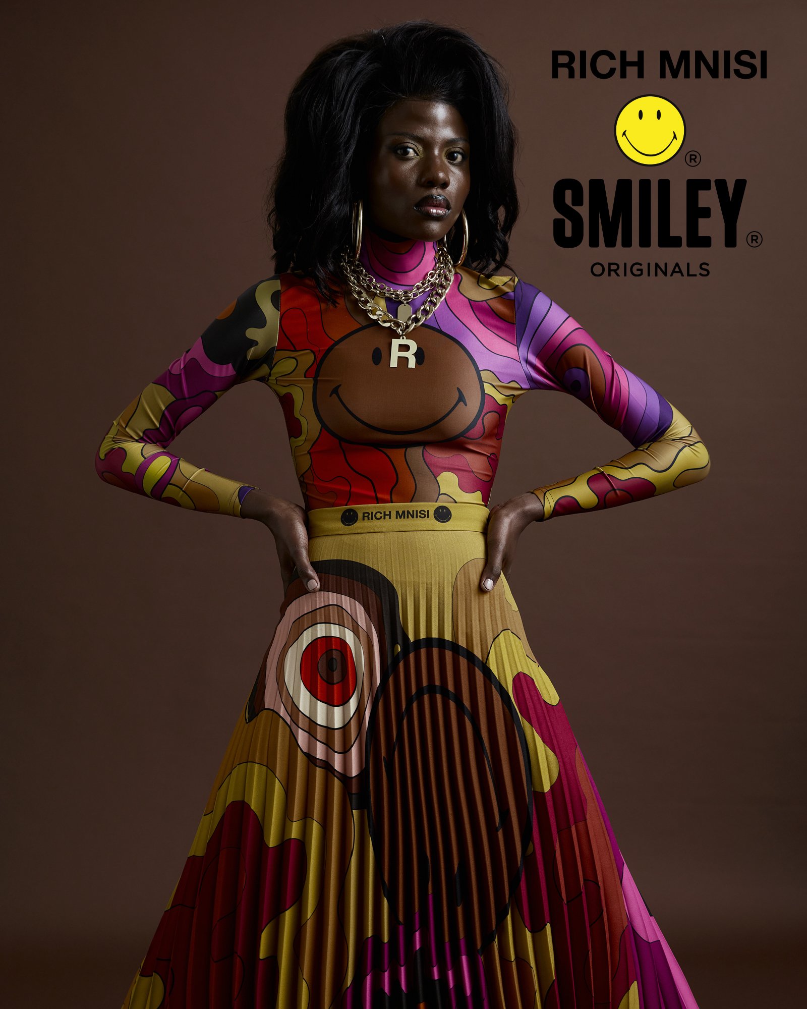We are thrilled to announce that RICH MNISI is proud to partner with Smiley collaborating on a capsule collection with the iconic brand that has influenced generations through social movements, pop culture, and its unwavering joyfulness in celebratio