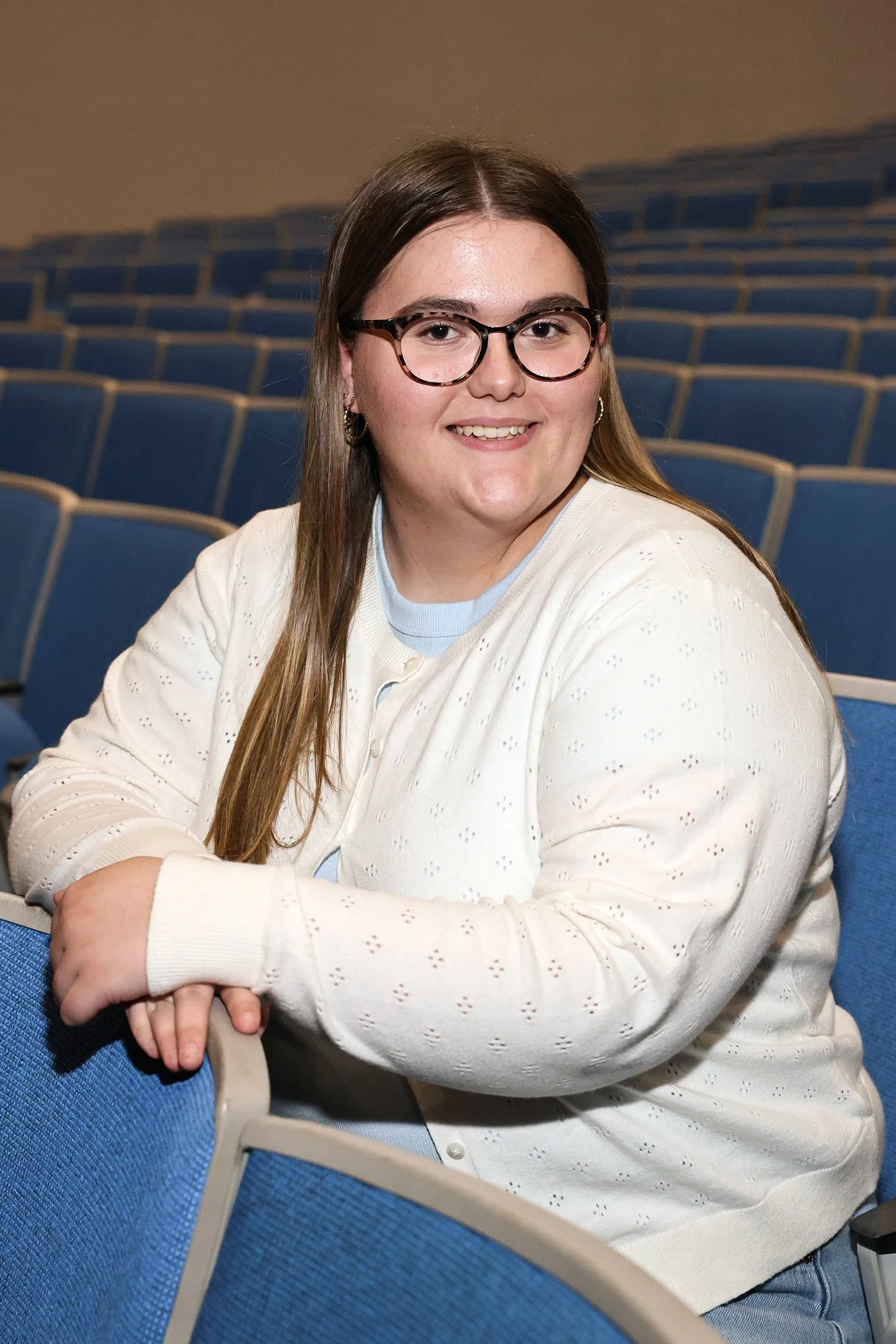   Chapter JC P.E.O. Scholarship  Kenzie Barry Oak Park High School