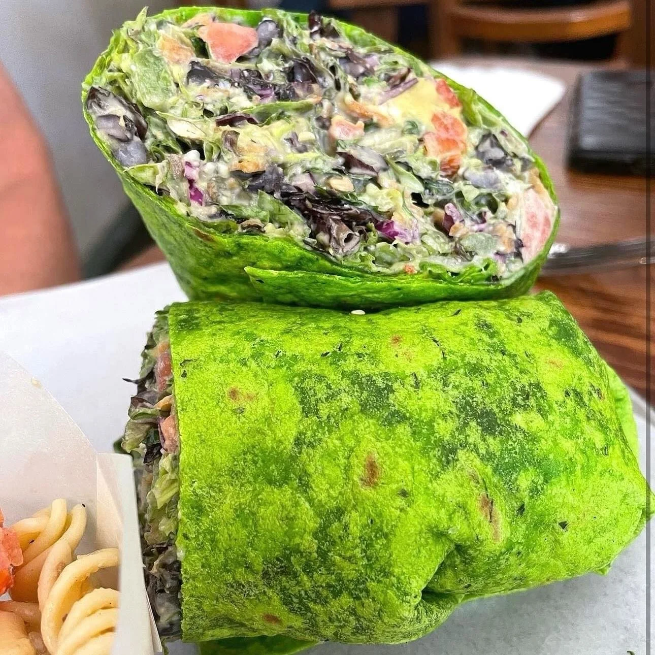 Love our salads? Try them in a wrap! 🌯🥗 Our Kebab Cobb Wrap comes with pasta salad, or sweet potato fries if you ask @snackthatsnacks 😋🍟
&mdash;
Don&rsquo;t forget to tag us on your foodie pics to be featured on social media!