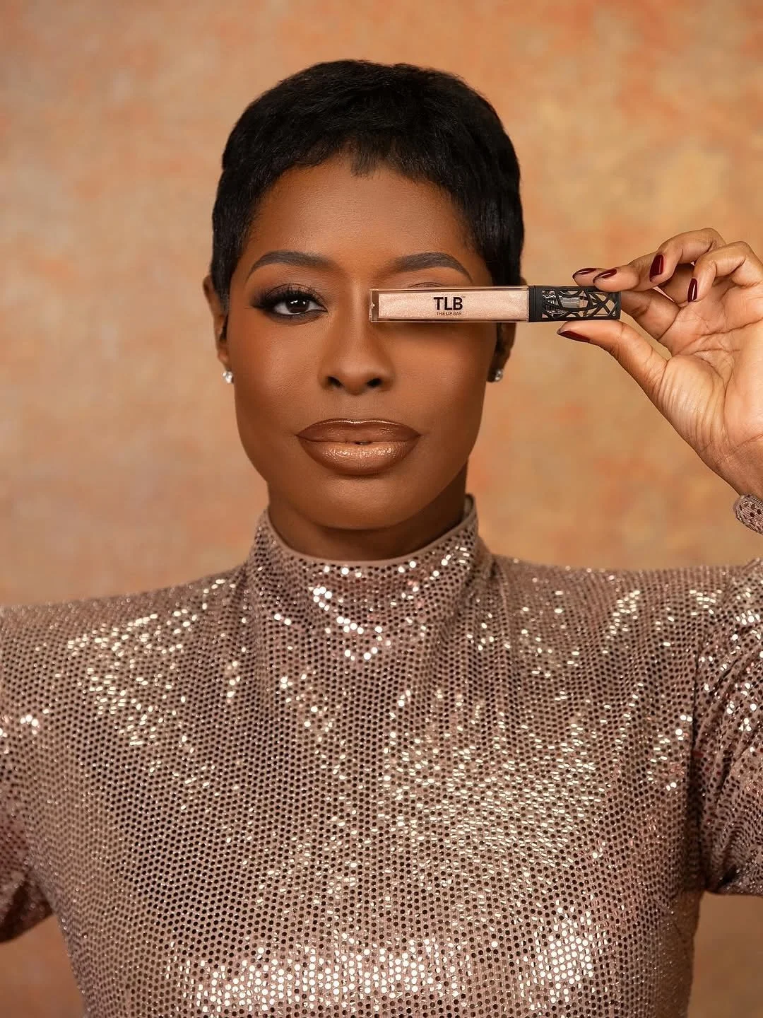 Huge congrats to @jeneenaylor on co-creating her own 90&rsquo;s  inspired nude lip kit with @thelipbar. Her day ones know this is Jenee&rsquo;s signature lip combo and now it can be yours too. 

The Lip Bar X Jenee Lip Kit serves looks and confidence