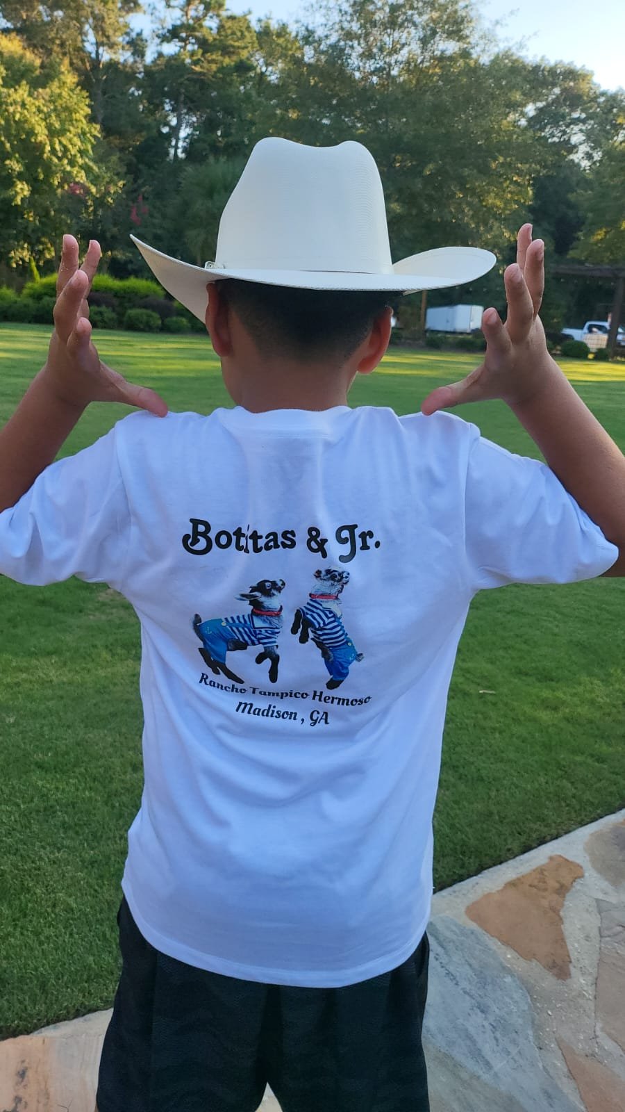 Jr & Botitas 2.jpg