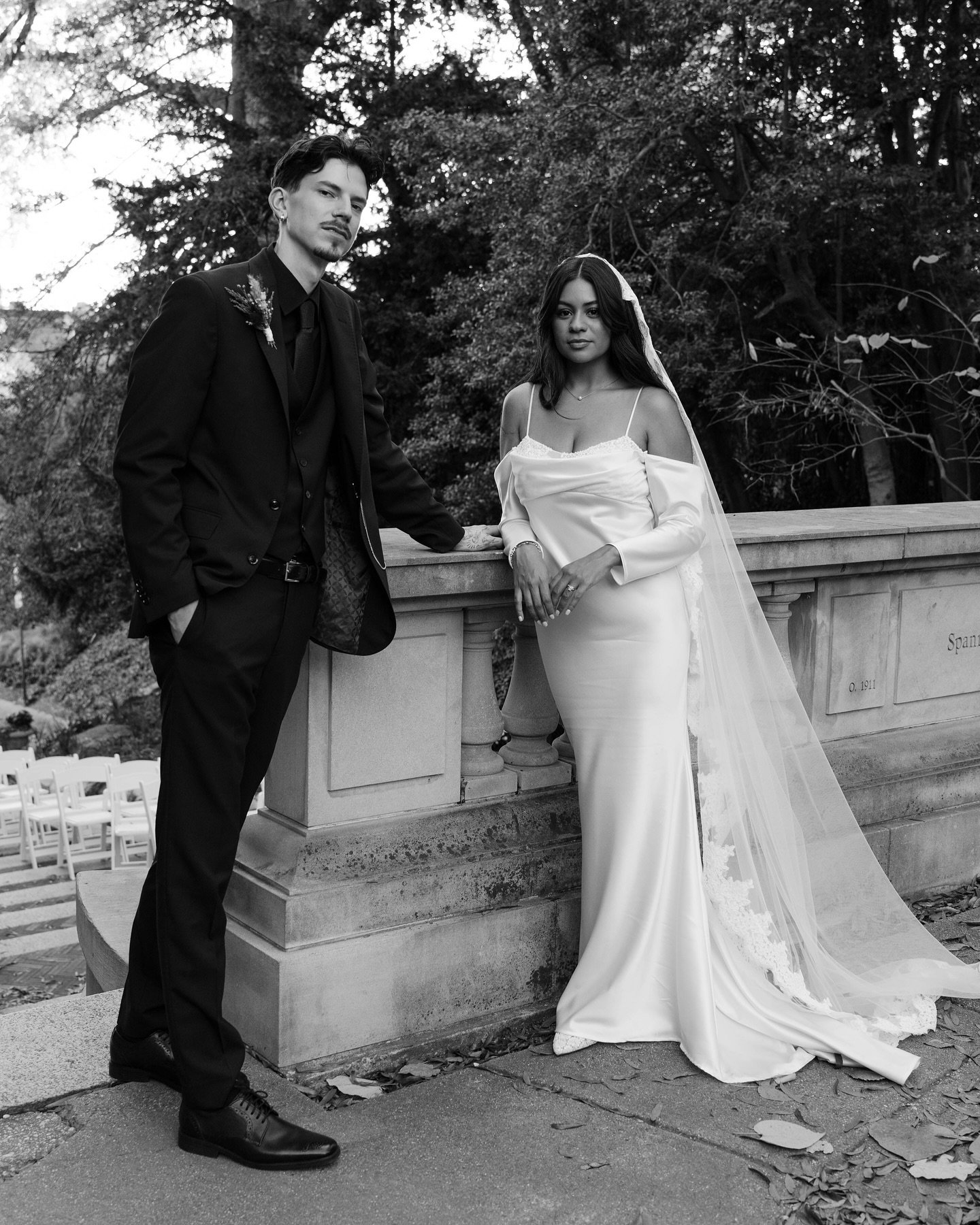 A wedding on Halloween. Is there anything more perfect? ✨ 

&bull;dc wedding photographer, spanish steps wedding&bull; 
#bridesrealweddings #wedvibes #overthemoon #brides #junebugweddings #greenweddingshoes #thewed #wezoree #theknot #weddingwire #vaw