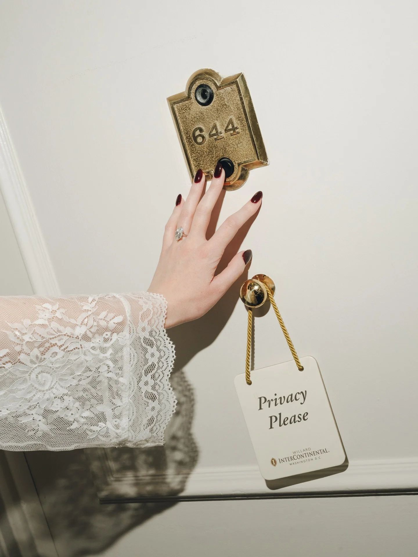A memorable Valentines Day wedding 🥀🖤

Planning: @rachelkendallevents 
Photography: @isabelbrachophotos 
Videography: @knz_film 
Venue: @reaganitcdc